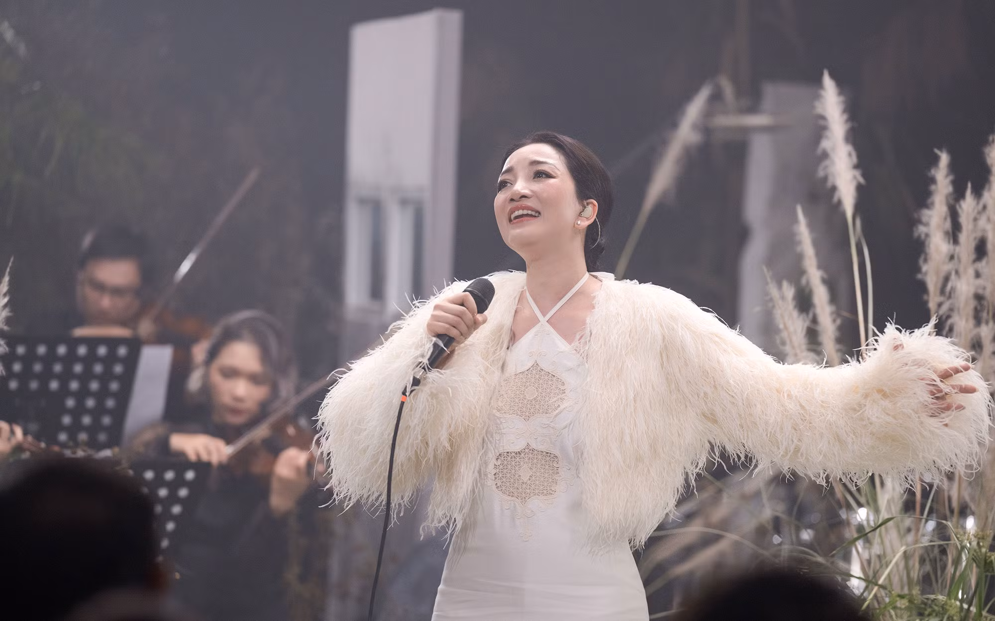 Ca sĩ Phạm Thu Hà trong chương trình. (Ảnh: Ê-kíp cung cấp)