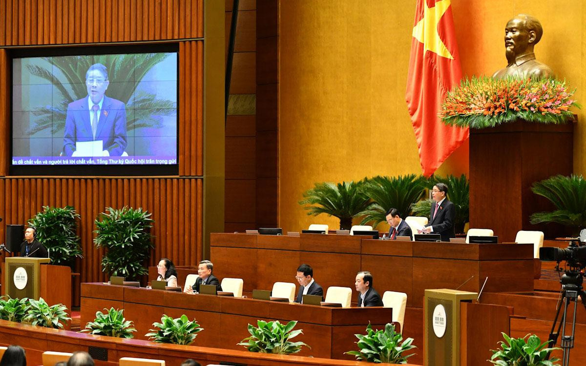 Cũng tại phiên họp, Quốc hội tiến hành thảo luận ở hội trường về một số nội dung còn ý kiến khác nhau của dự án Luật sửa đổi, bổ sung một số điều của Luật Tần số vô tuyến điện dưới sự chủ trì của Phó Chủ tịch Quốc hội Nguyễn Đức Hải. Cũng tại phiên họp, Quốc hội tiến hành thảo luận ở hội trường về một số nội dung còn ý kiến khác nhau của dự án Luật sửa đổi, bổ sung một số điều của Luật Tần số vô tuyến điện dưới sự chủ trì của Phó Chủ tịch Quốc hội Nguyễn Đức Hải.