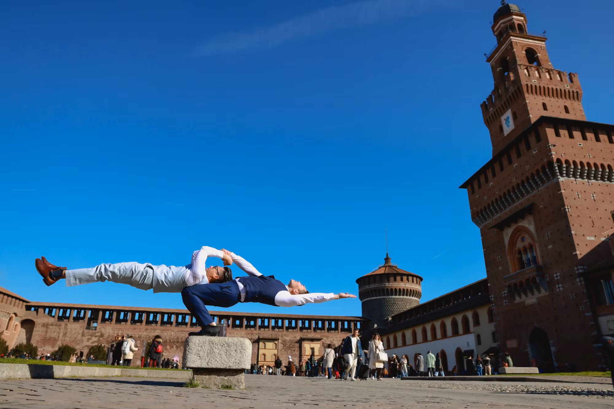 Tại lâu đài Sforzesco.