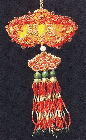 Kim khánh dùng để thưởng cho người có công. (Ảnh: Trung tâm Lưu trữ quốc gia I sưu tầm)