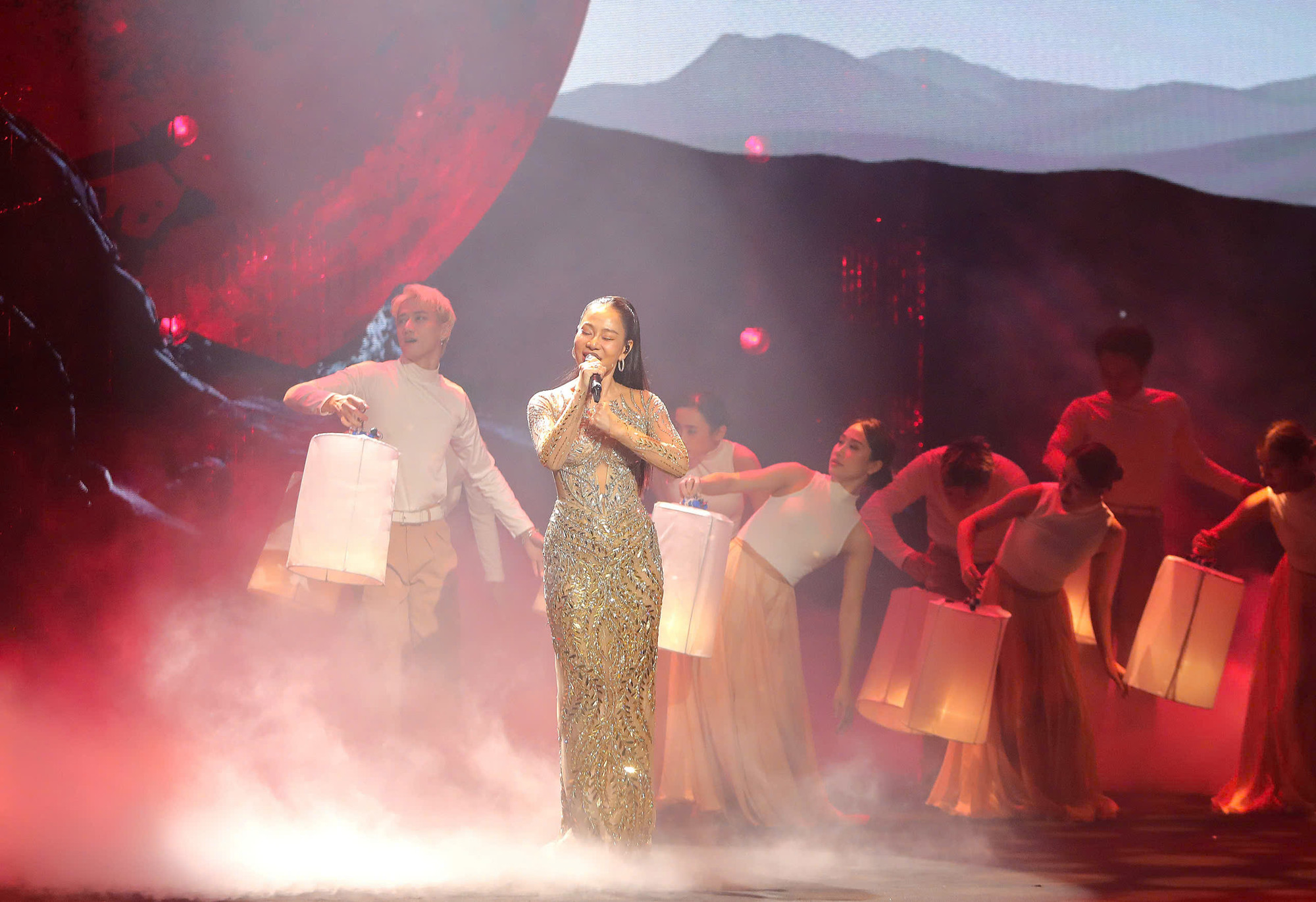 Ca sĩ Thu Minh trình bày bài hát phim "When You believe" trong phim hoạt hình "Hoàng tử Ai Cập". Ca sĩ Thu Minh trình bày bài hát phim "When You believe" trong phim hoạt hình "Hoàng tử Ai Cập".