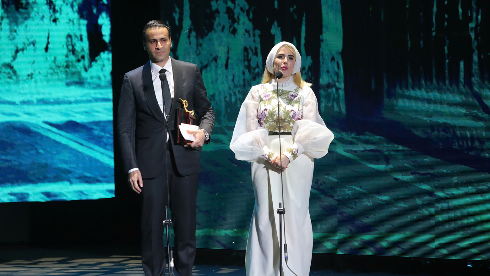 Điện ảnh Iran giành hầu hết các giải thưởng quan trọng. Điện ảnh Iran giành hầu hết các giải thưởng quan trọng.