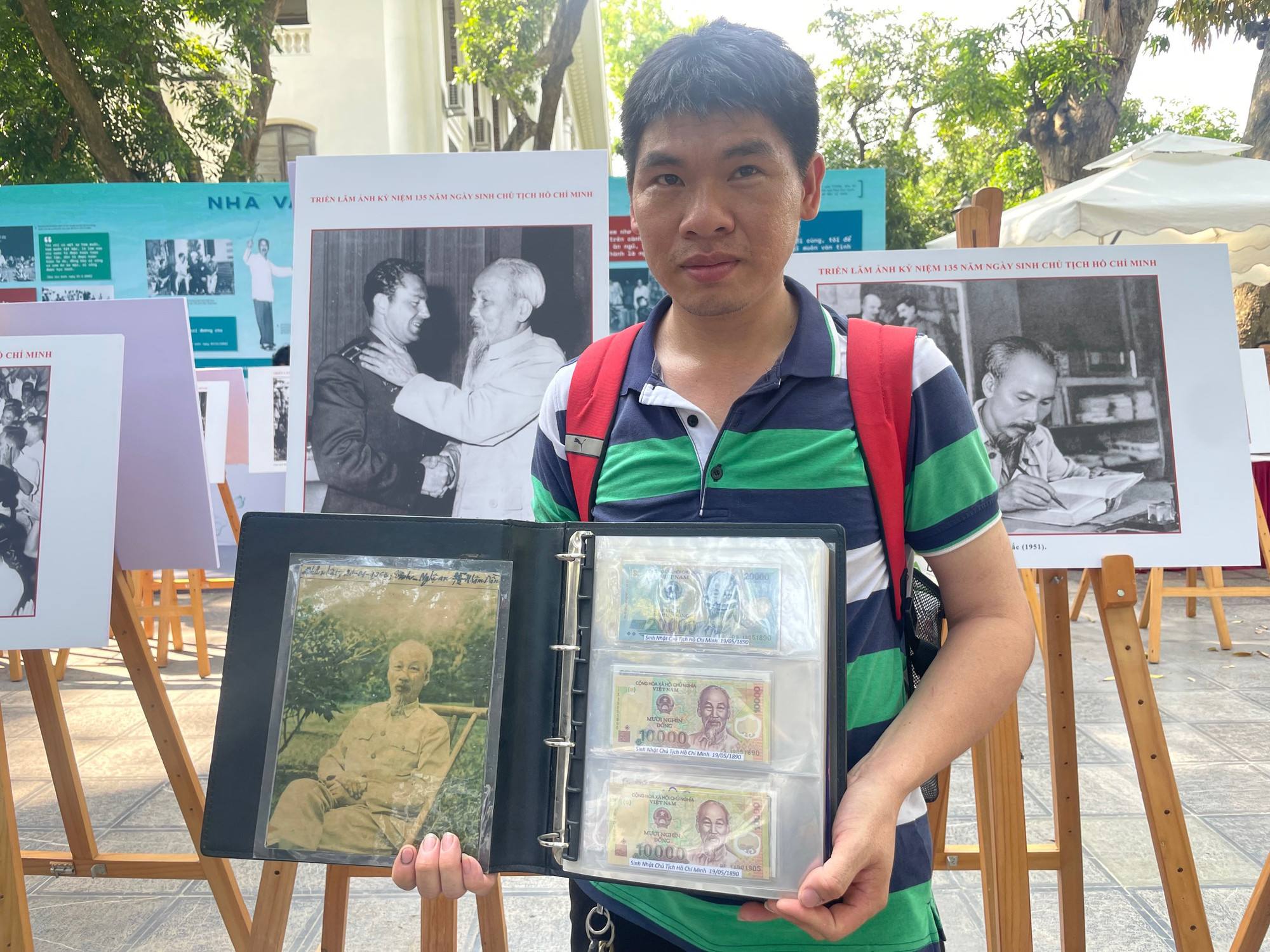 Anh Trần Đình Vĩnh và bộ sưu tập của mình.