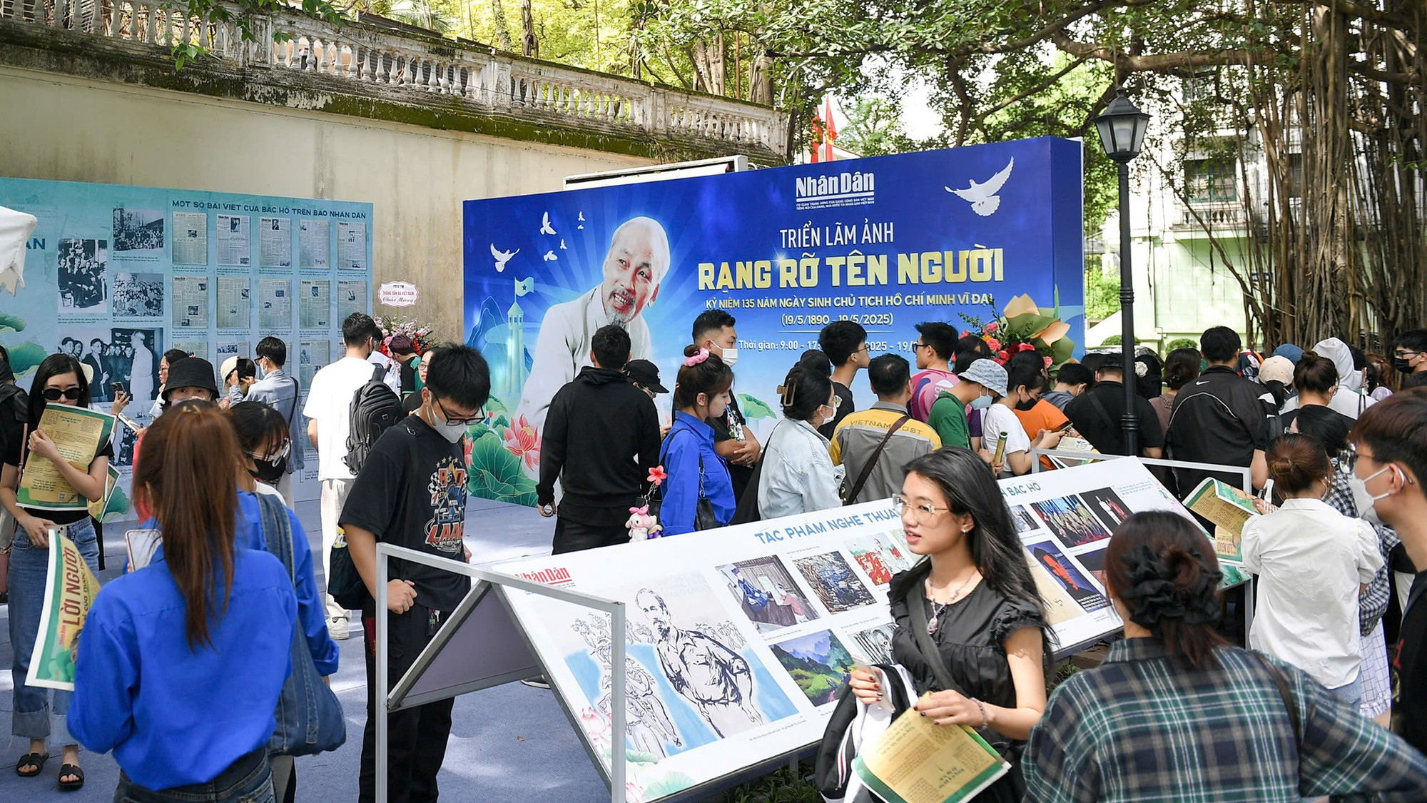 Triển lãm thu hút rất đông khách tham quan trong dịp cuối tuần.