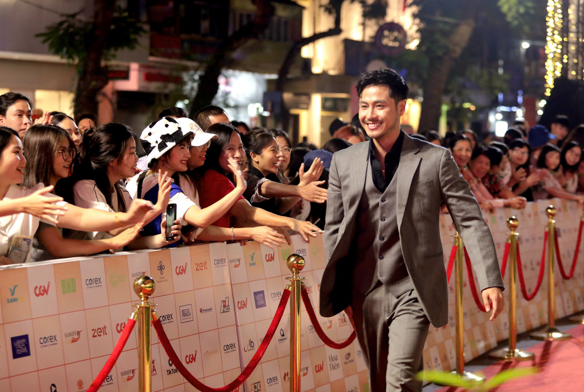 Nghệ sĩ Thanh Sơn.