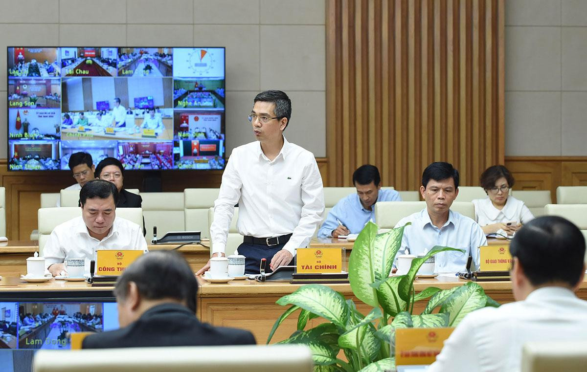 Đại diện lãnh đạo Bộ Tài chính phát biểu.