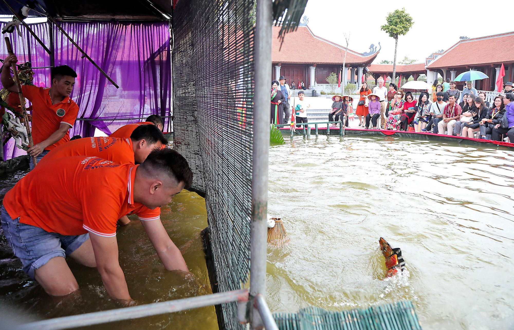 Phường rối nước Đồng Ngư có từ khoảng thế kỷ X-XI, cuối thời Lý với nhiều nét độc đáo riêng có, như múa rối kết hợp giữa sào và dây.