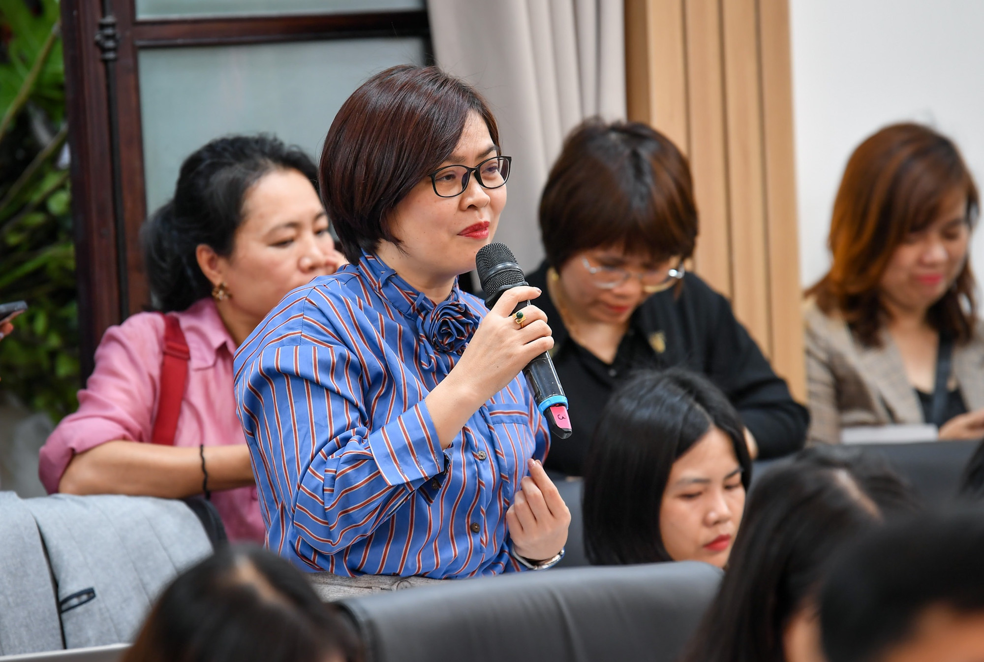 Phóng viên Báo Quân đội nhân dân đặt câu hỏi với Ban tổ chức.