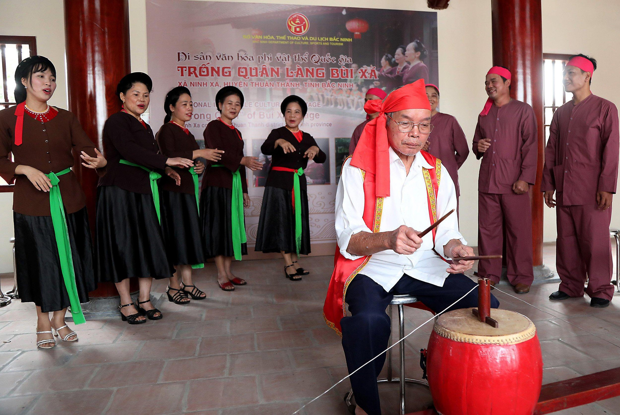 Nghệ thuật hát Trống quân Bùi Xá có từ thế kỷ XIII, thời nhà Trần được người dân ý thức gìn giữ và phát triển.