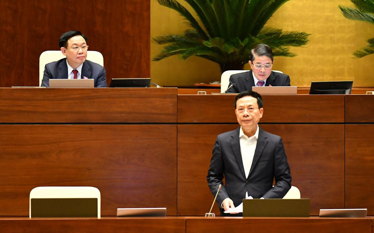 Bộ trưởng Thông tin và Truyền thông Nguyễn Mạnh Hùng phát biểu giải trình, làm rõ một số vấn đề các đại biểu Quốc hội nêu. Bộ trưởng Thông tin và Truyền thông Nguyễn Mạnh Hùng phát biểu giải trình, làm rõ một số vấn đề các đại biểu Quốc hội nêu.