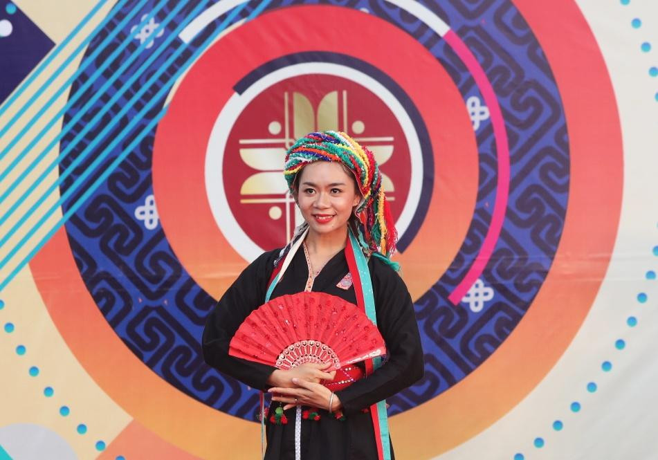 Người Nùng trong trang phục Then.(Ảnh: KHIẾU MINH) Người Nùng trong trang phục Then.(Ảnh: KHIẾU MINH)