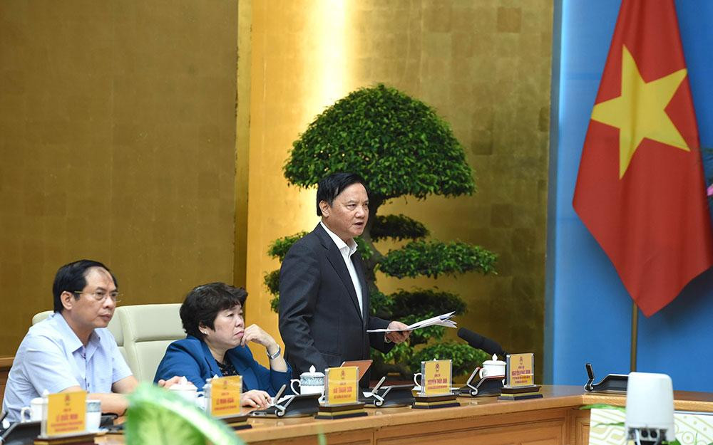 Phó Chủ tịch Quốc hội Nguyễn Khắc Định phát biểu.