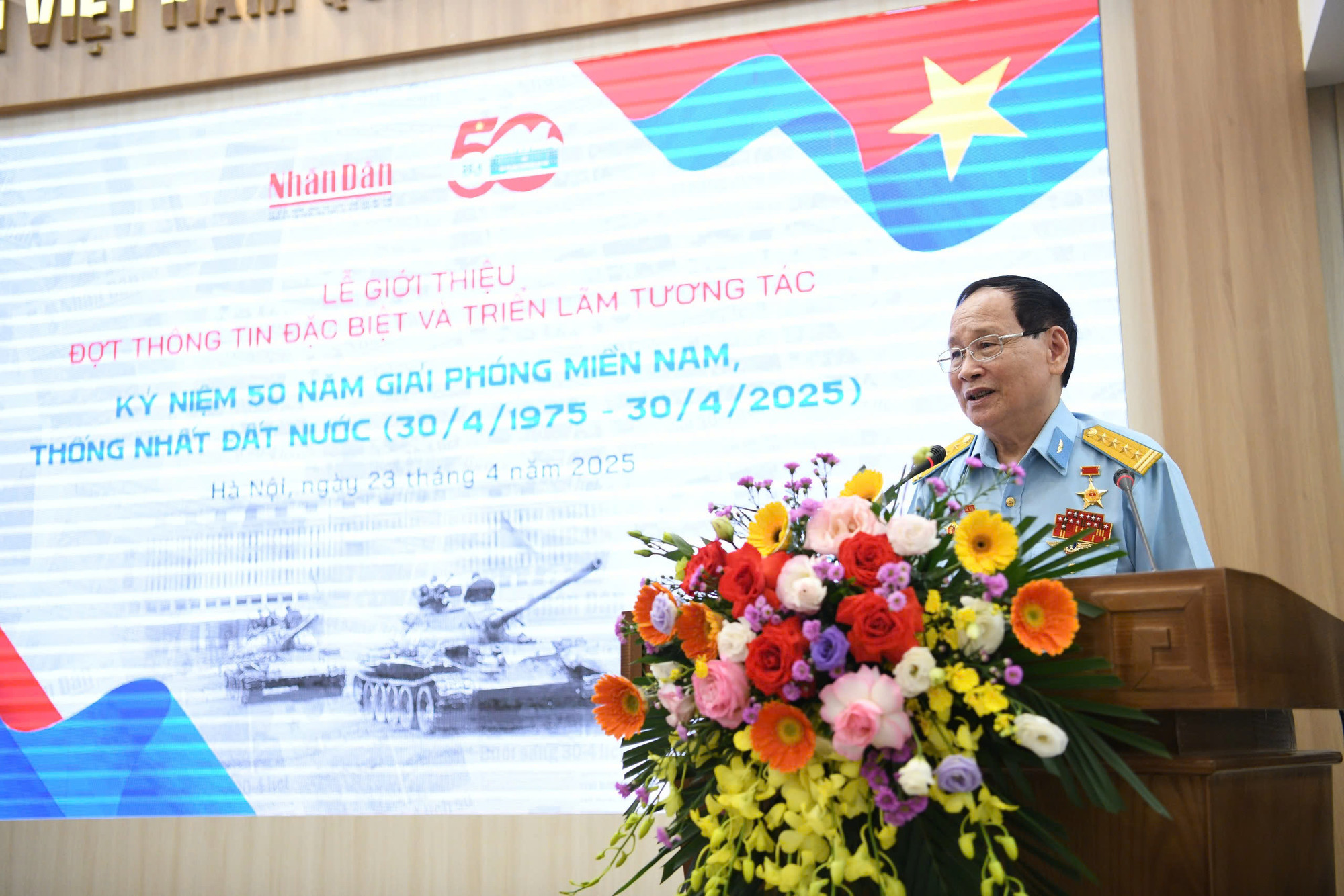 Đại tá Nguyễn Văn Lục, Anh hùng lực lượng vũ trang nhân dân.