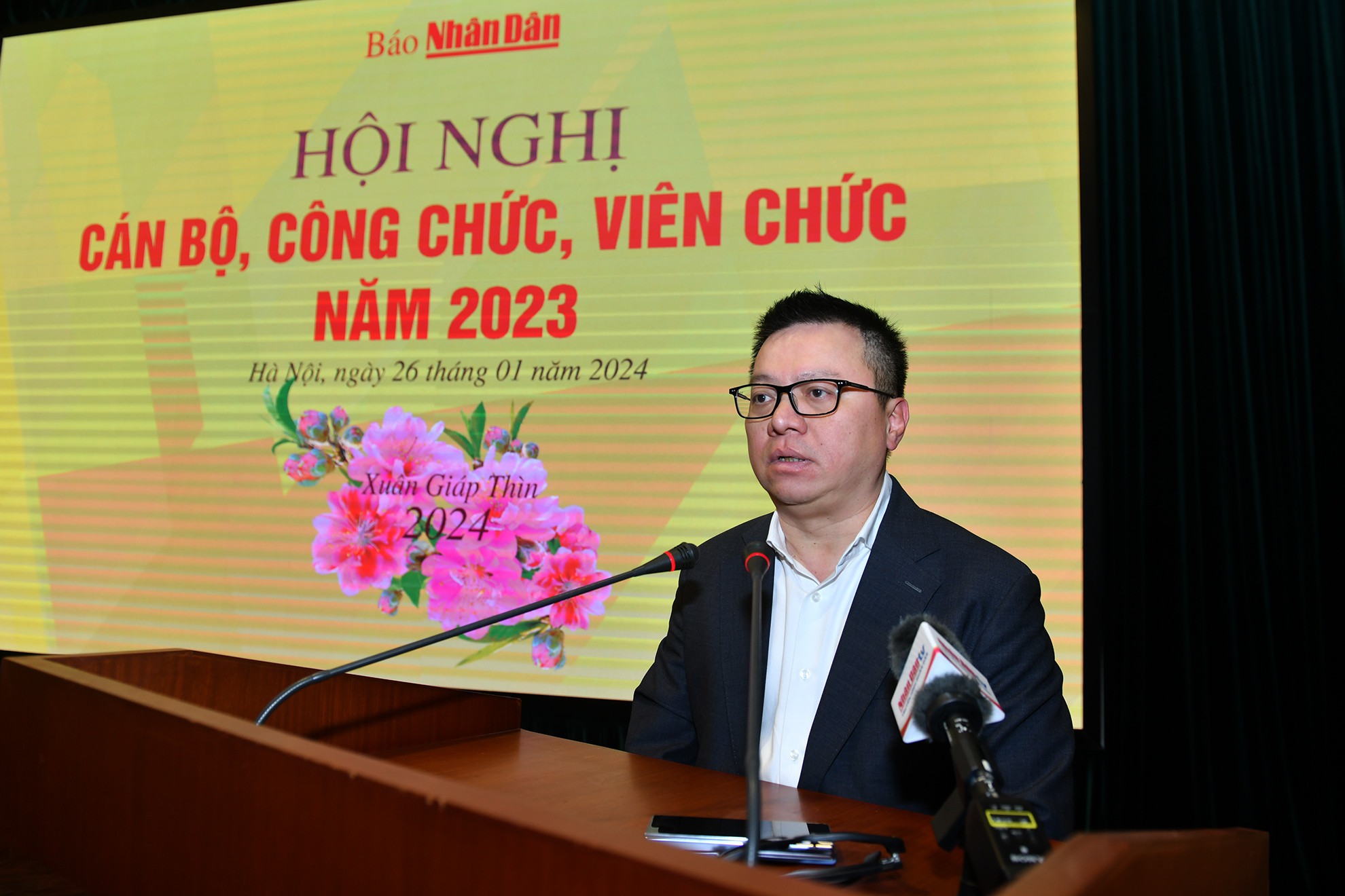 Đồng chí Lê Quốc Minh, Ủy viên Trung ương Đảng, Tổng Biên tập Báo Nhân Dân, Phó Trưởng Ban Tuyên giáo Trung ương, Chủ tịch Hội Nhà báo Việt Nam phát biểu kết luận hội nghị.