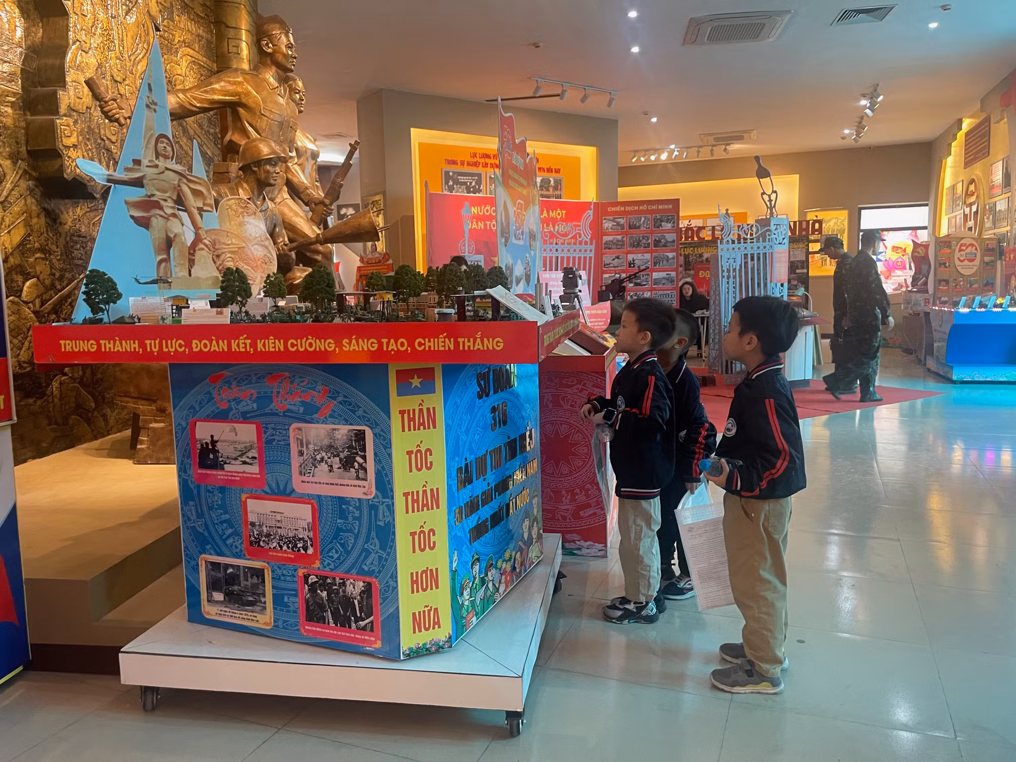 Nhiều tác phẩm dự thi được trình bày công phu, bắt mắt. (Ảnh: TUYẾT LOAN)