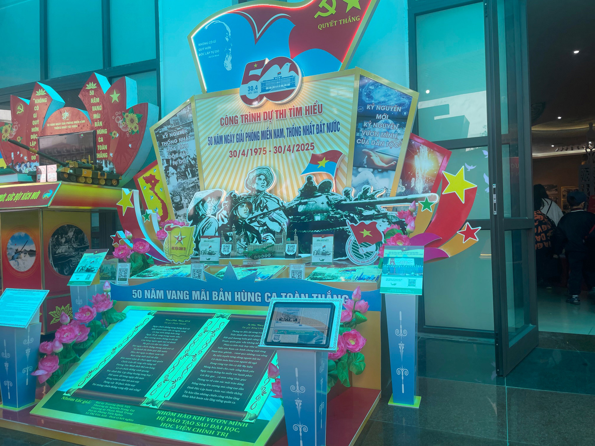 Bài dự thi của nhóm học viên Học viện Chính trị. (Ảnh: TUYẾT LOAN)