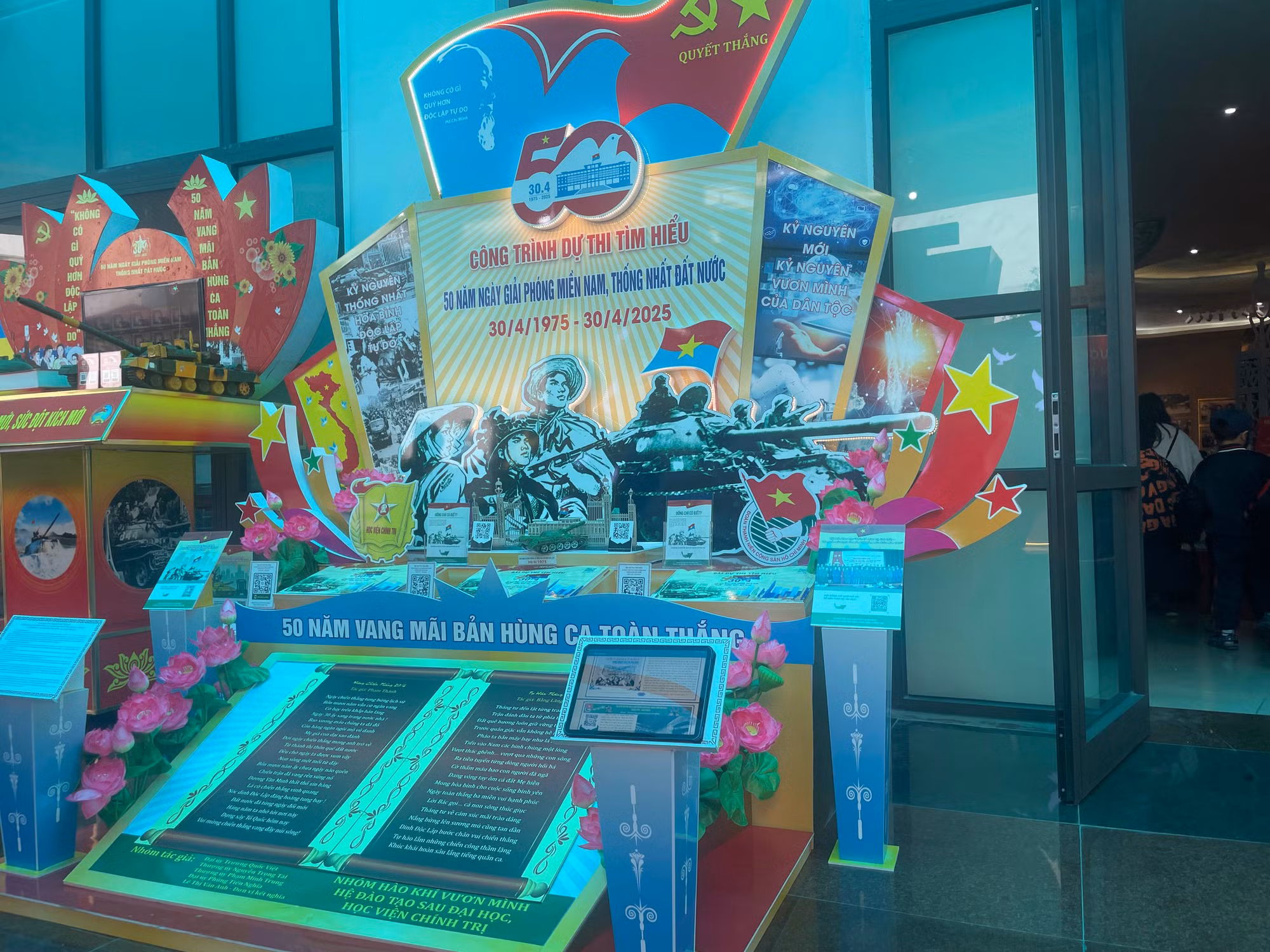 Bài dự thi của nhóm học viên Học viện Chính trị. (Ảnh: TUYẾT LOAN)