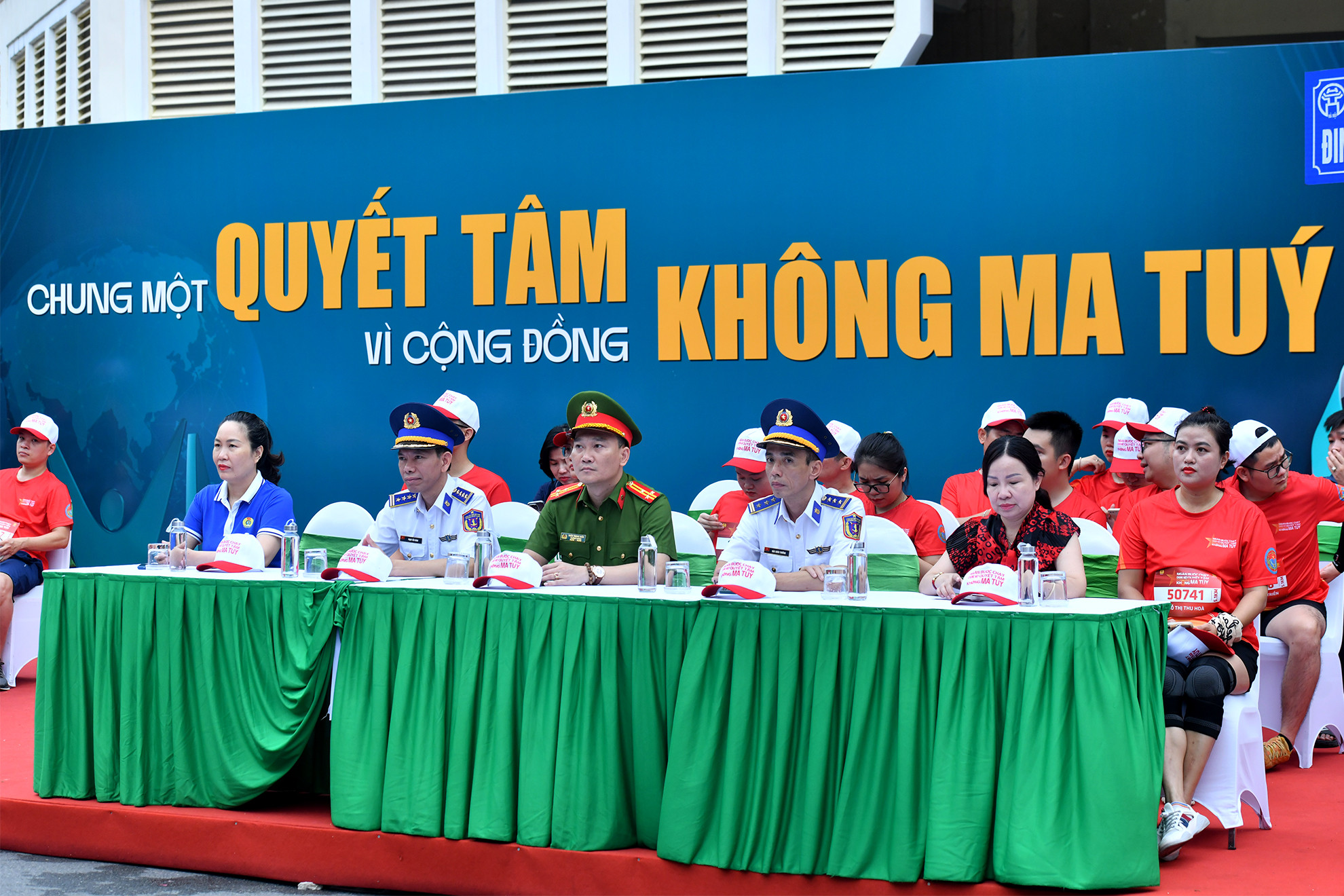 Đồng chí Trung tướng Nguyễn Văn Viện, Cục trưởng Cục Cảnh sát điều tra tội phạm về ma túy (Bộ Công an) phát biểu khai mạc giải chạy.
