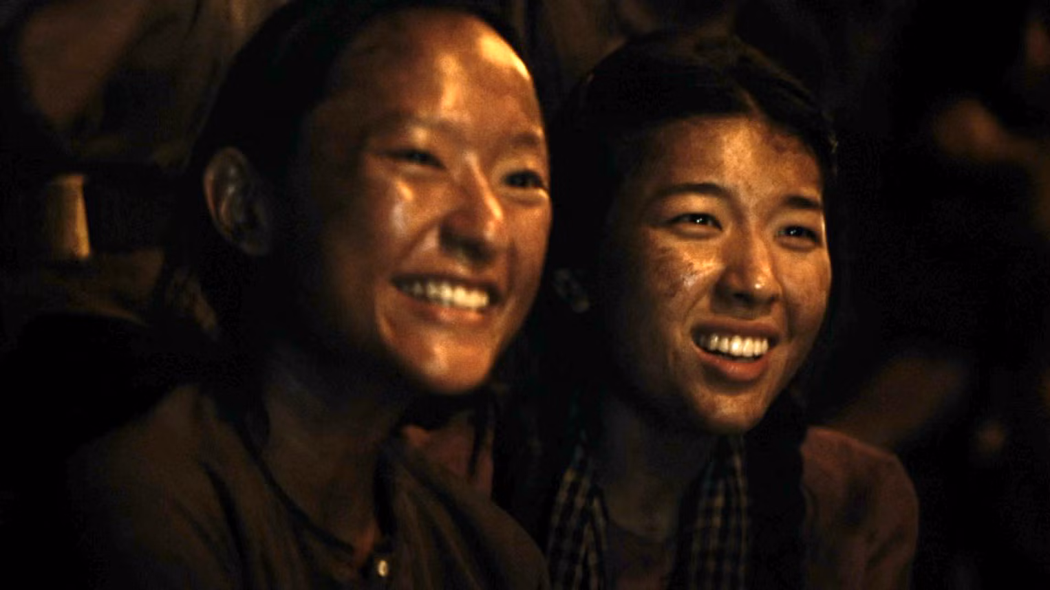 Ba Hương và Út Khờ trong phim.