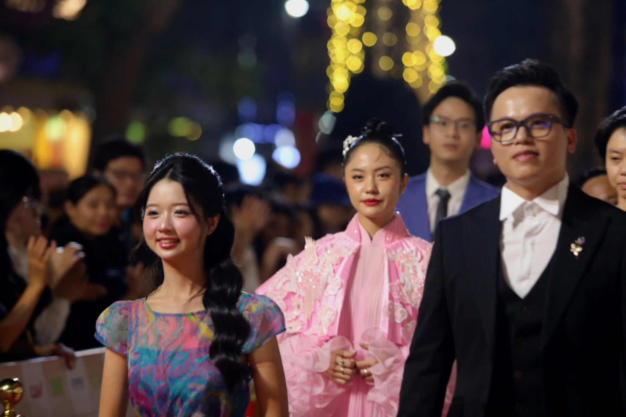 Các nghệ sĩ, nhà sản xuất phim "Cám".