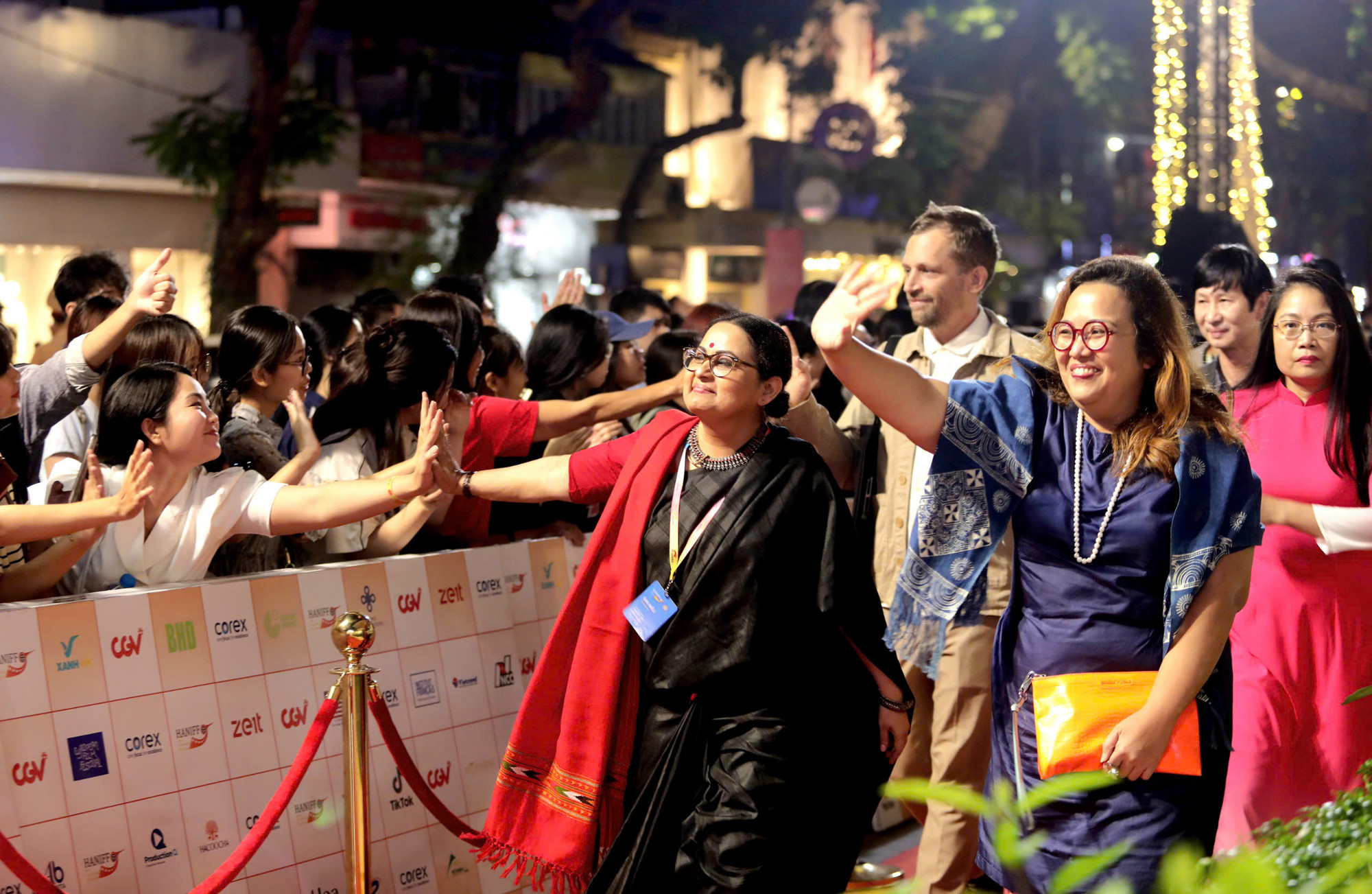 Các nghệ sĩ, nhà làm phim Bangladesh.