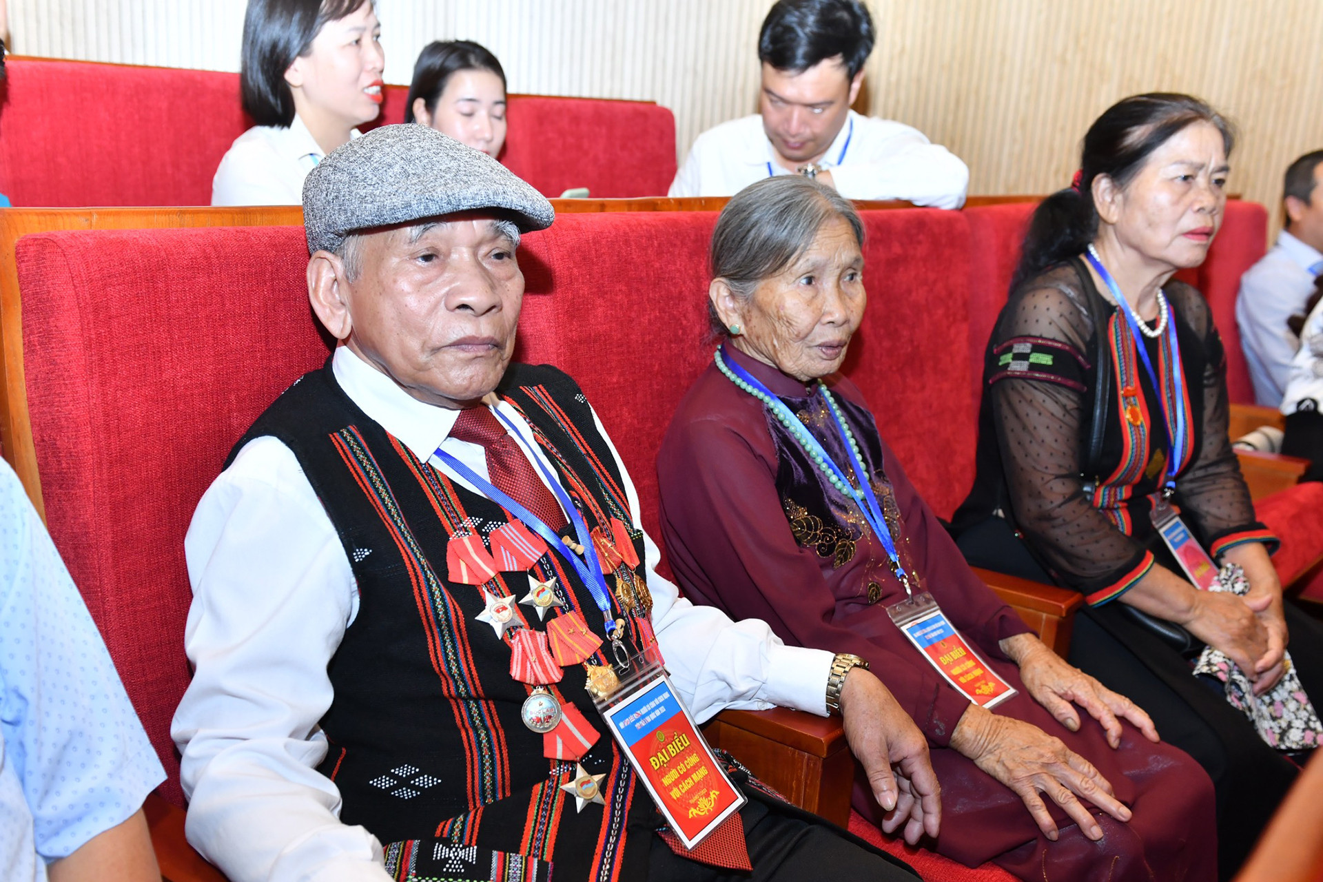 Các đại biểu người dân tộc thiểu số dự Hội nghị.