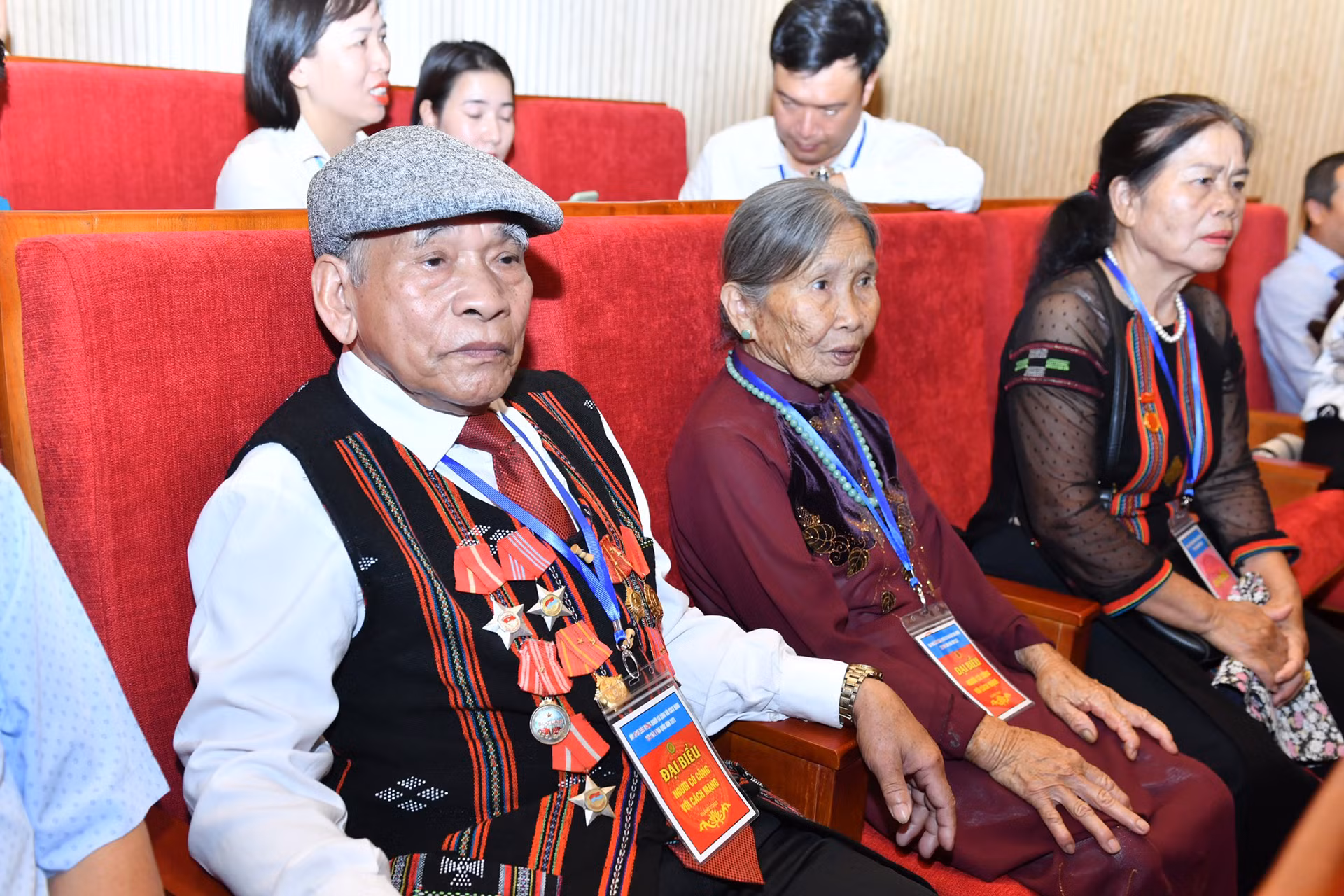 Các đại biểu người dân tộc thiểu số dự Hội nghị.