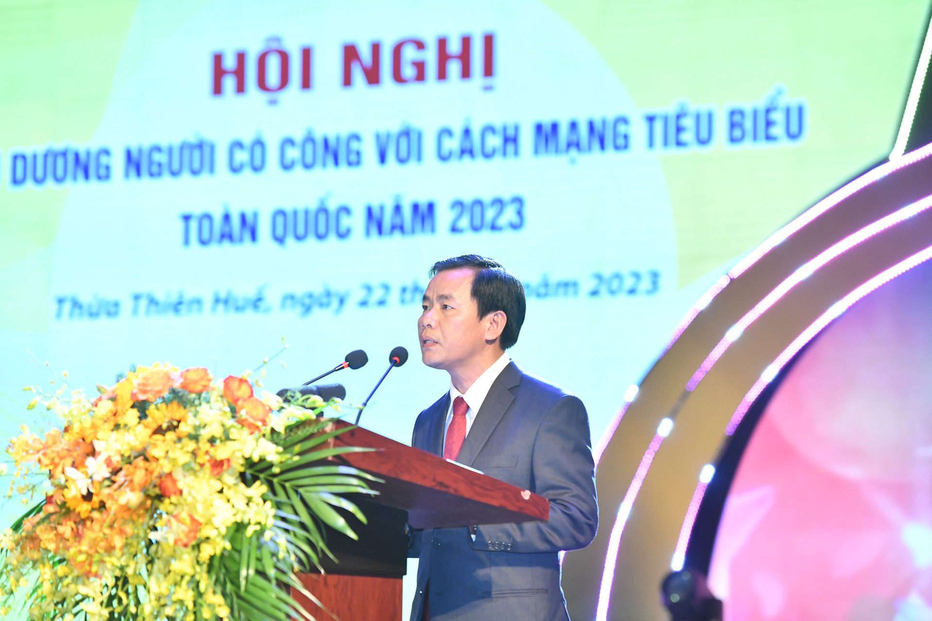 Đồng chí Nguyễn Văn Phương, Phó Bí thư Tỉnh ủy, Chủ tịch Ủy ban nhân dân tỉnh Thừa Thiên Huế, phát biểu tại Hội nghị.