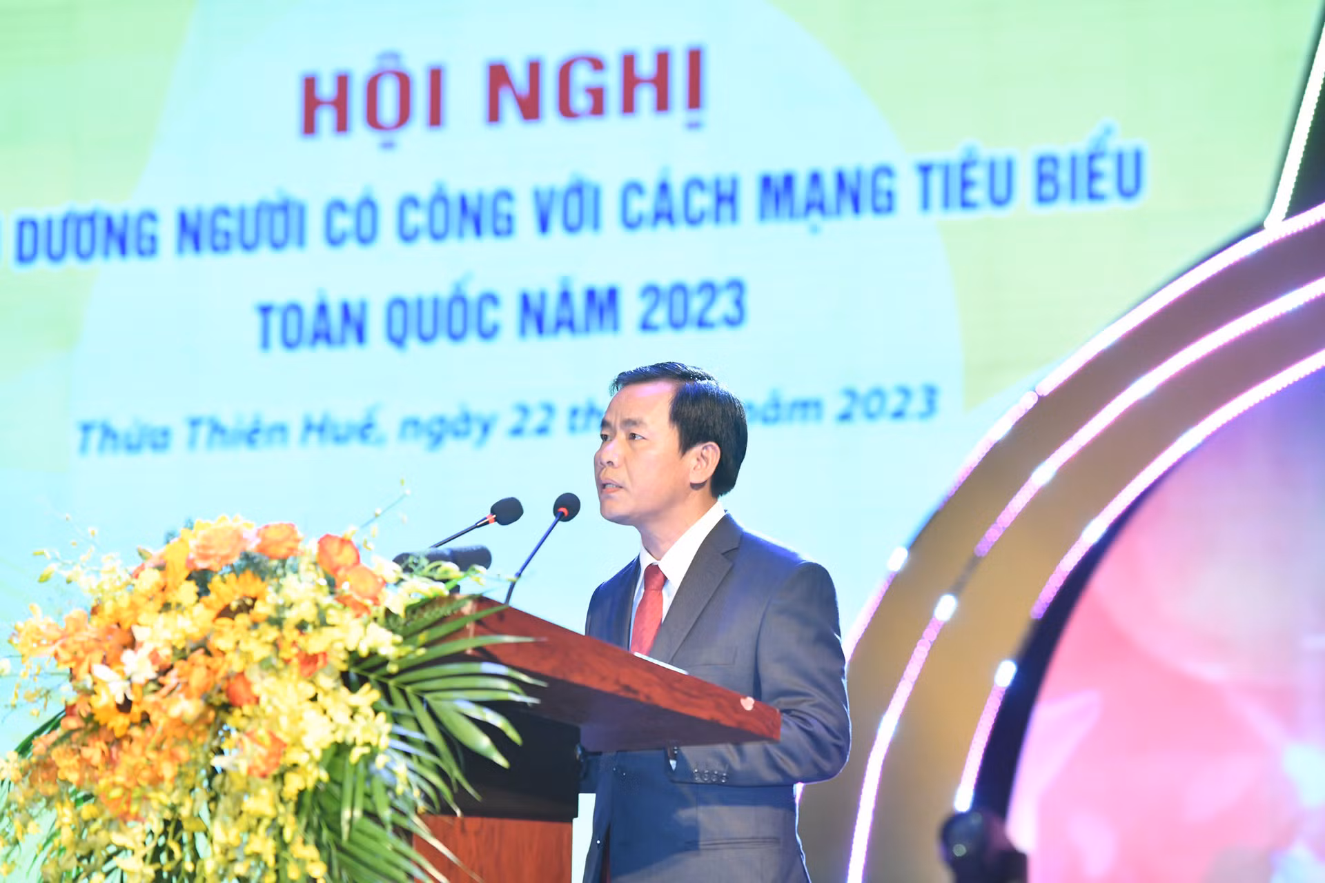 Đồng chí Nguyễn Văn Phương, Phó Bí thư Tỉnh ủy, Chủ tịch Ủy ban nhân dân tỉnh Thừa Thiên Huế, phát biểu tại Hội nghị.