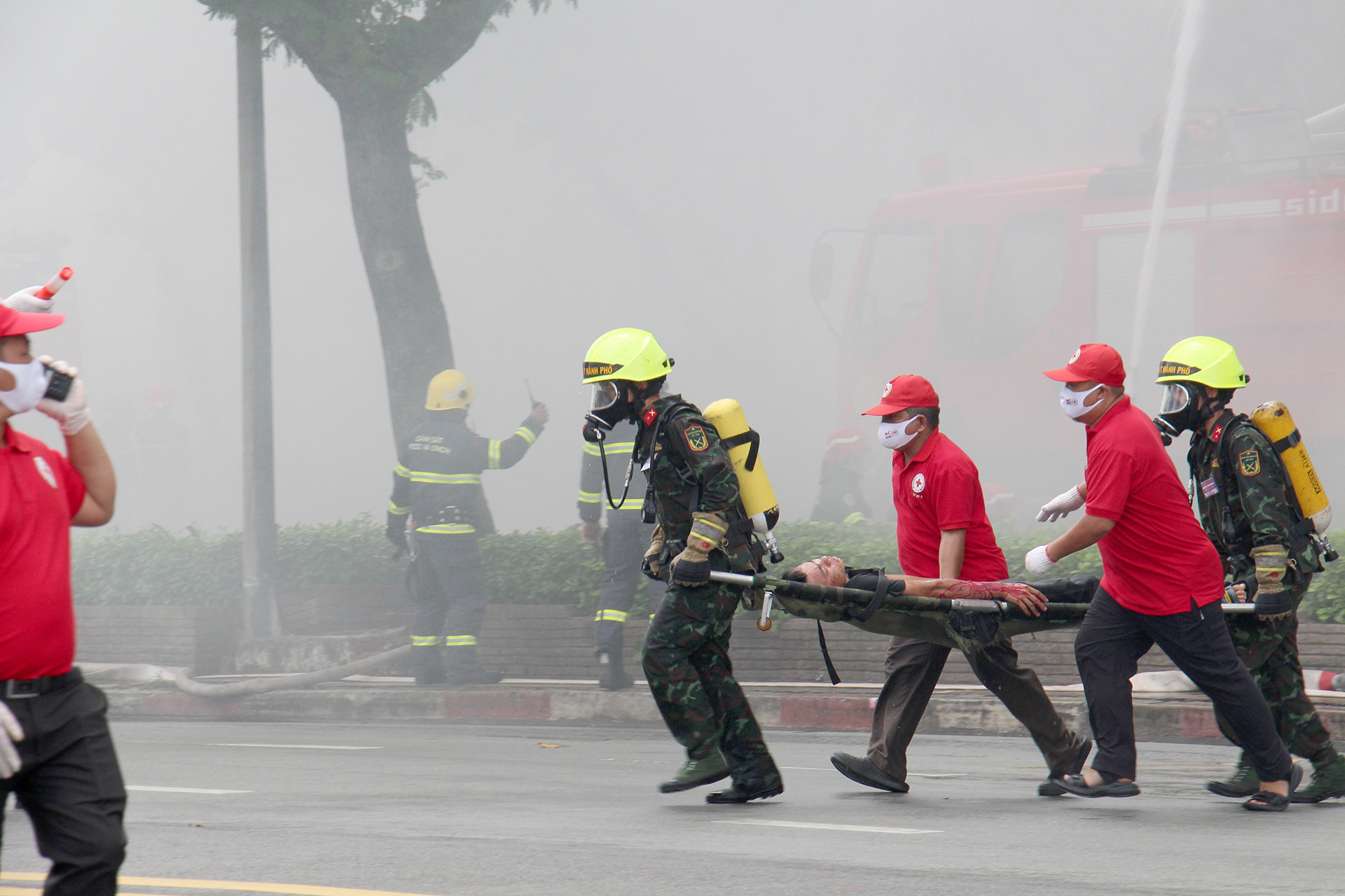 Bên cạnh đó, nâng cao khả năng sẵn sàng chiến đấu và công tác phối hợp tác chiến giữa các lực lượng tham gia chữa cháy và cứu nạn, cứu hộ trên địa bàn thành phố trong xử lý các tình huống cháy nổ.