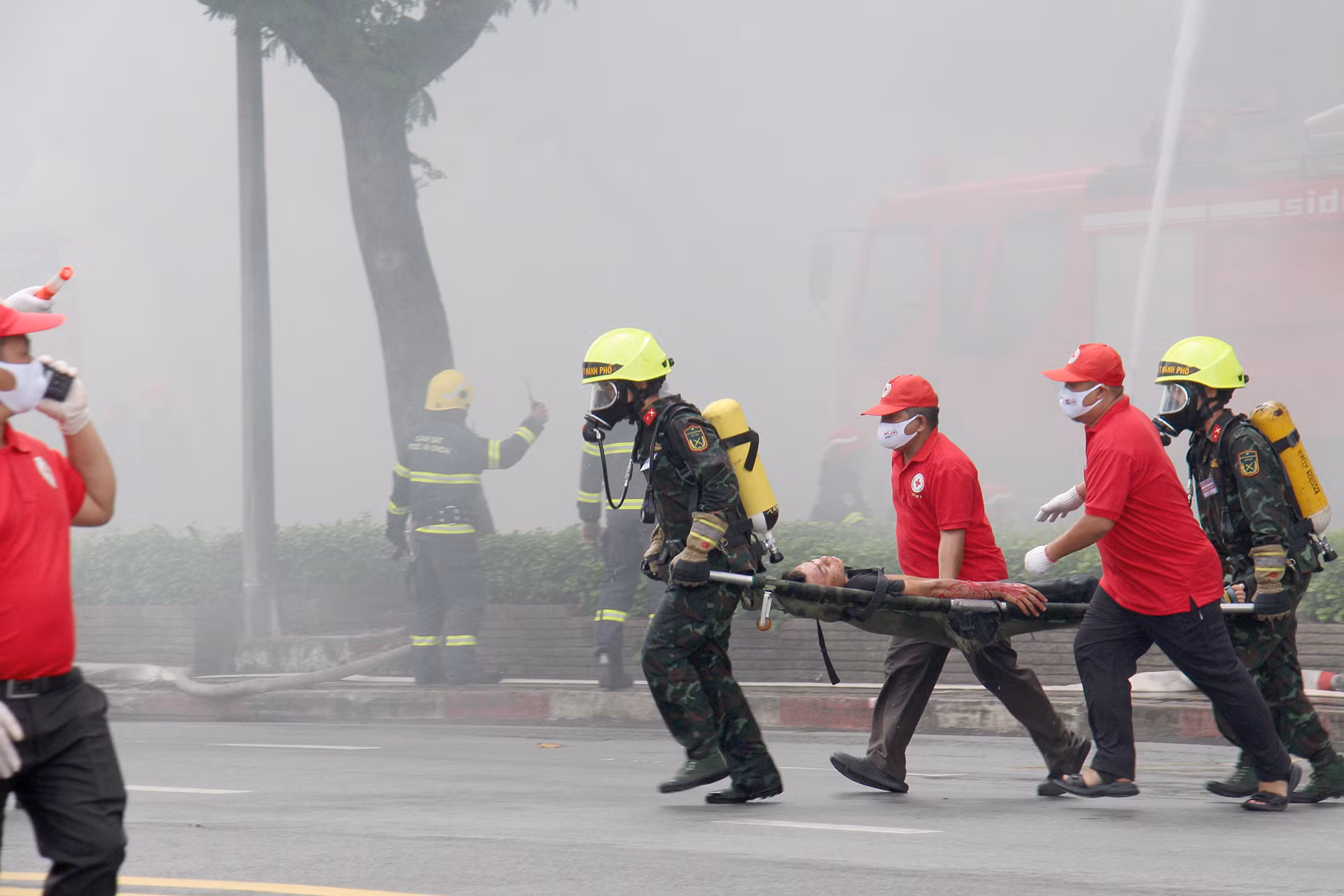 Bên cạnh đó, nâng cao khả năng sẵn sàng chiến đấu và công tác phối hợp tác chiến giữa các lực lượng tham gia chữa cháy và cứu nạn, cứu hộ trên địa bàn thành phố trong xử lý các tình huống cháy nổ.