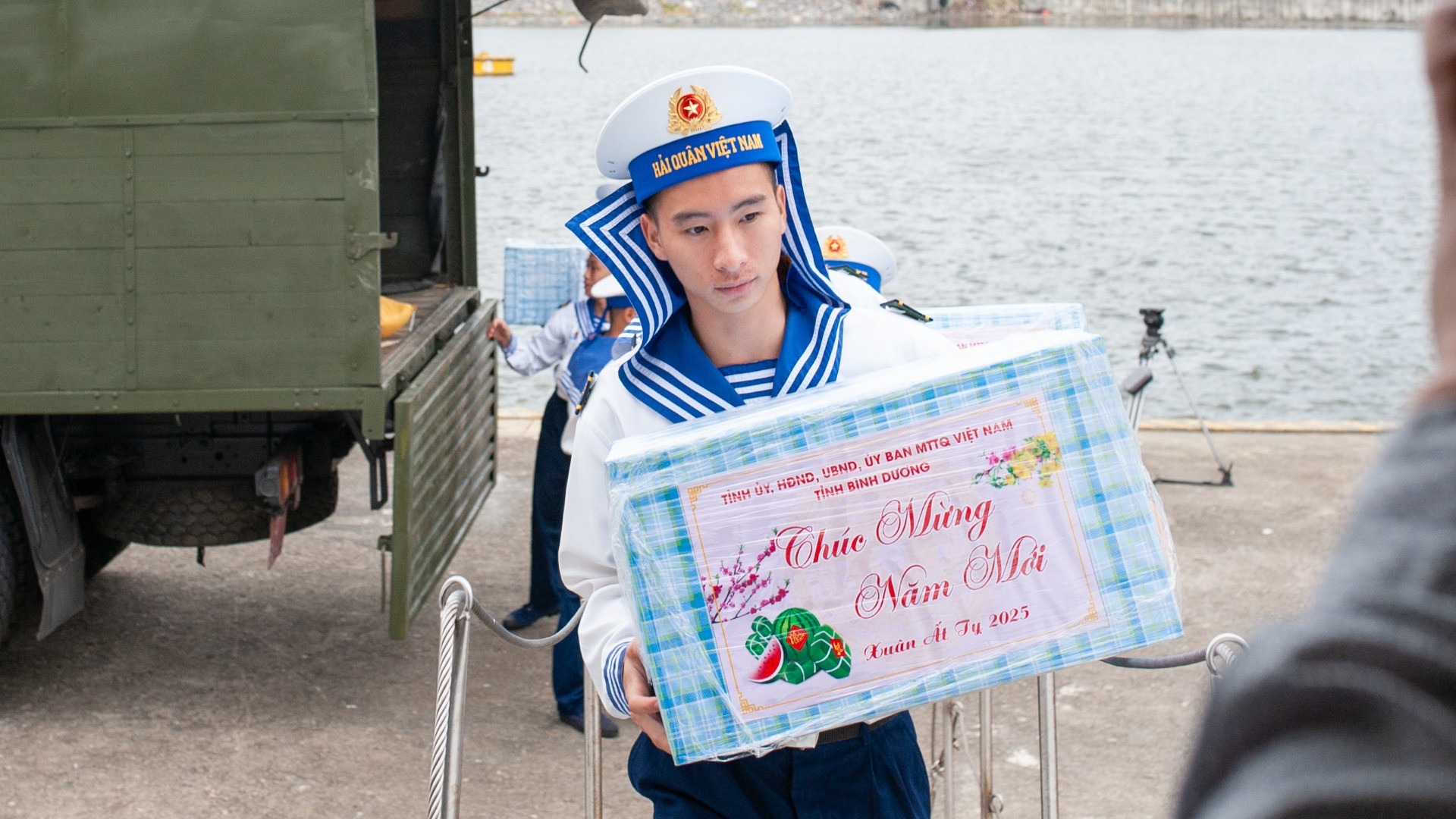 Những suất quà mừng Tết Ất Tỵ 2025.