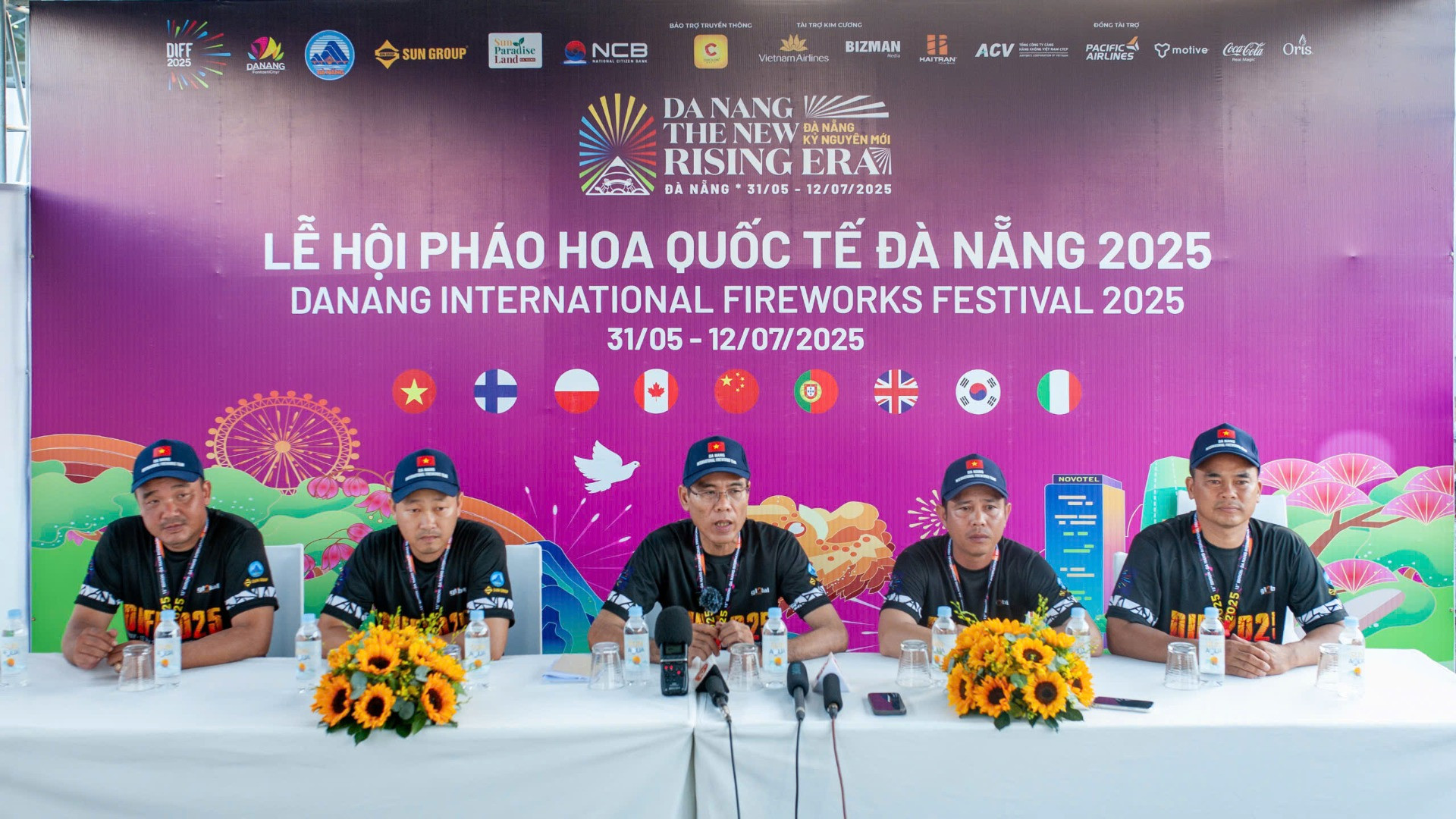 Các thành viên đội Việt Nam 1.