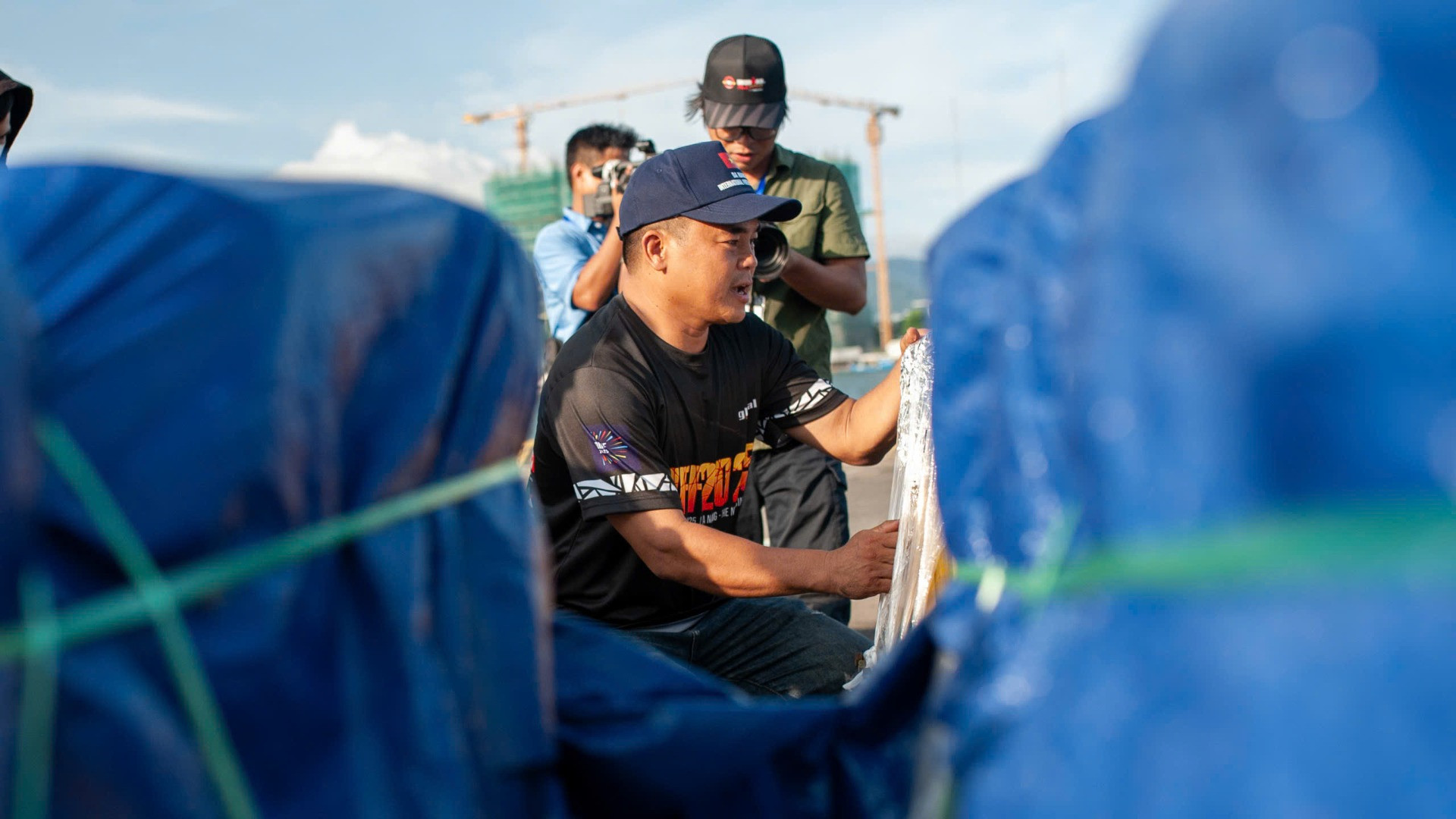 Điểm nhấn của phần trình diễn là sự hòa tấu hài hòa giữa những bản nhạc Việt Nam mang âm hưởng truyền thống và các ca khúc quốc tế nổi tiếng.