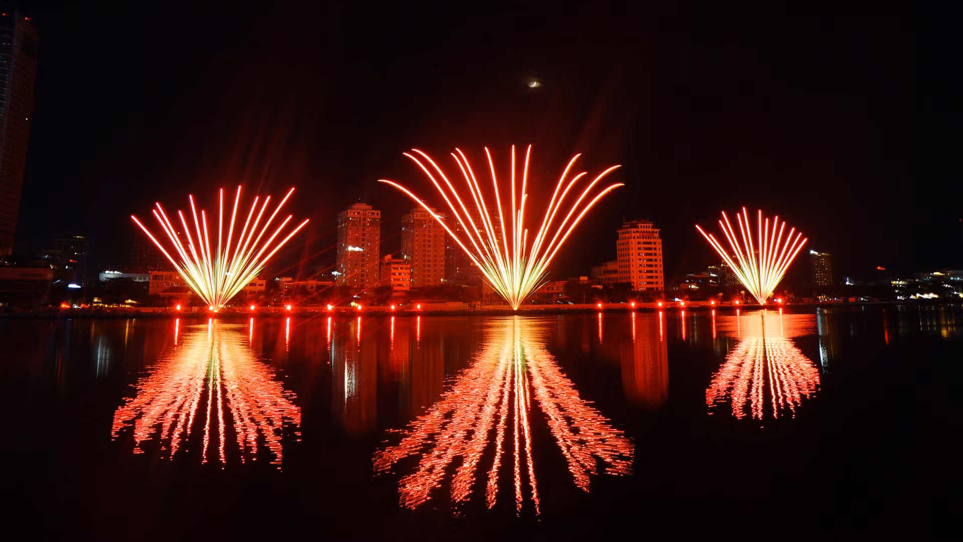 Phần thi của đội Phần Lan có kết hợp âm nhạc Việt Nam.