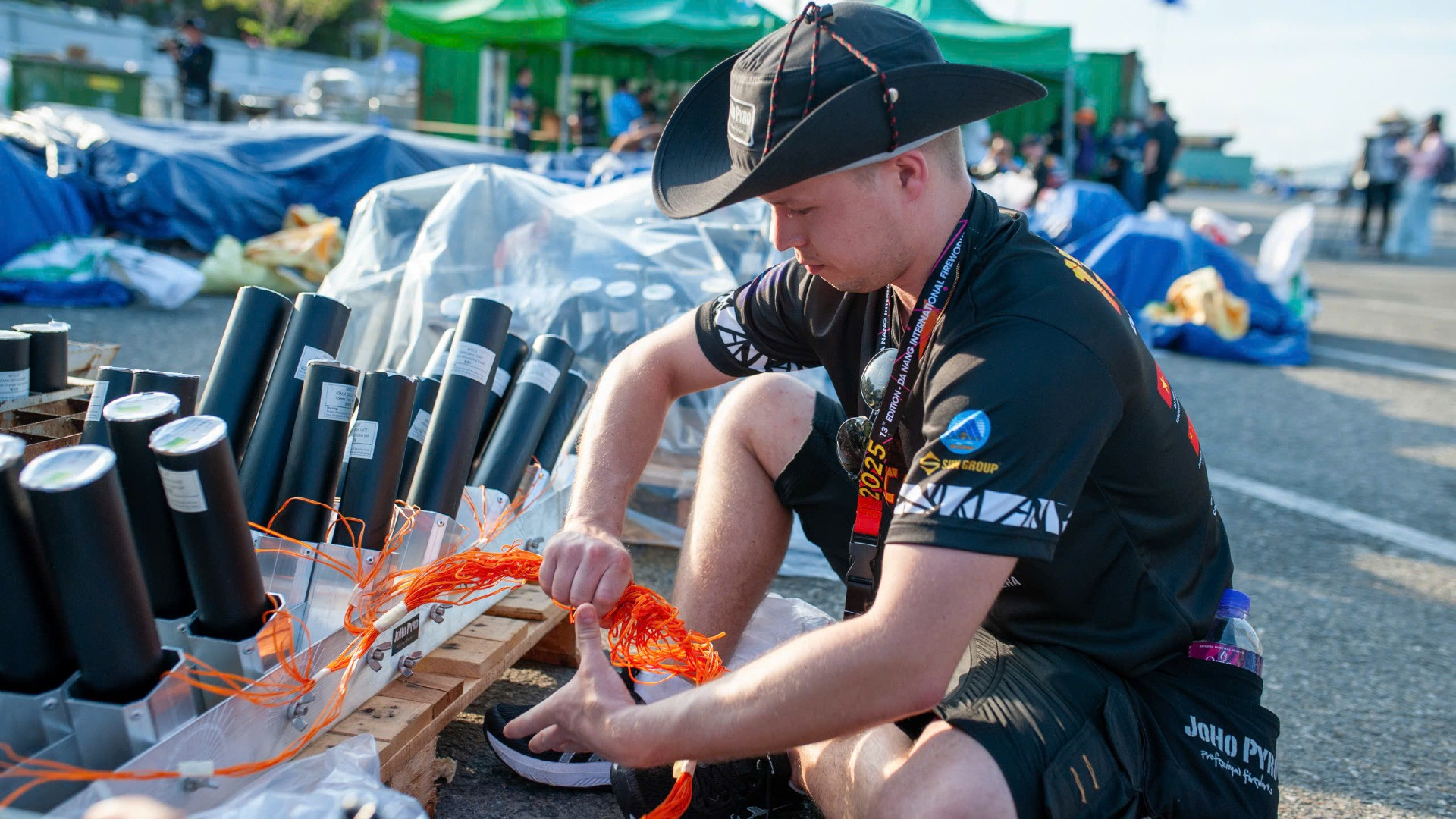 Trên nền nhạc Stormskärs Maja, đội sẽ đưa người xem trở về cuộc sống xa xưa của những ngư dân Phần Lan, sinh sống trên các hòn đảo ngoài khơi, phản ánh chân thực triết lý cộng sinh giữa con người và môi trường tự nhiên trong văn hóa Bắc Âu.