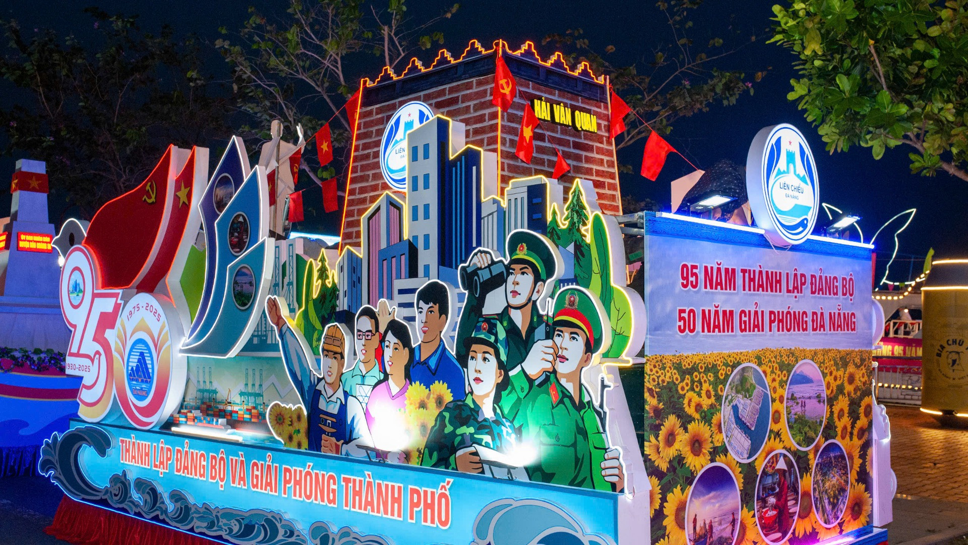 Xe hoa đại diện cho quận Liên Chiểu.