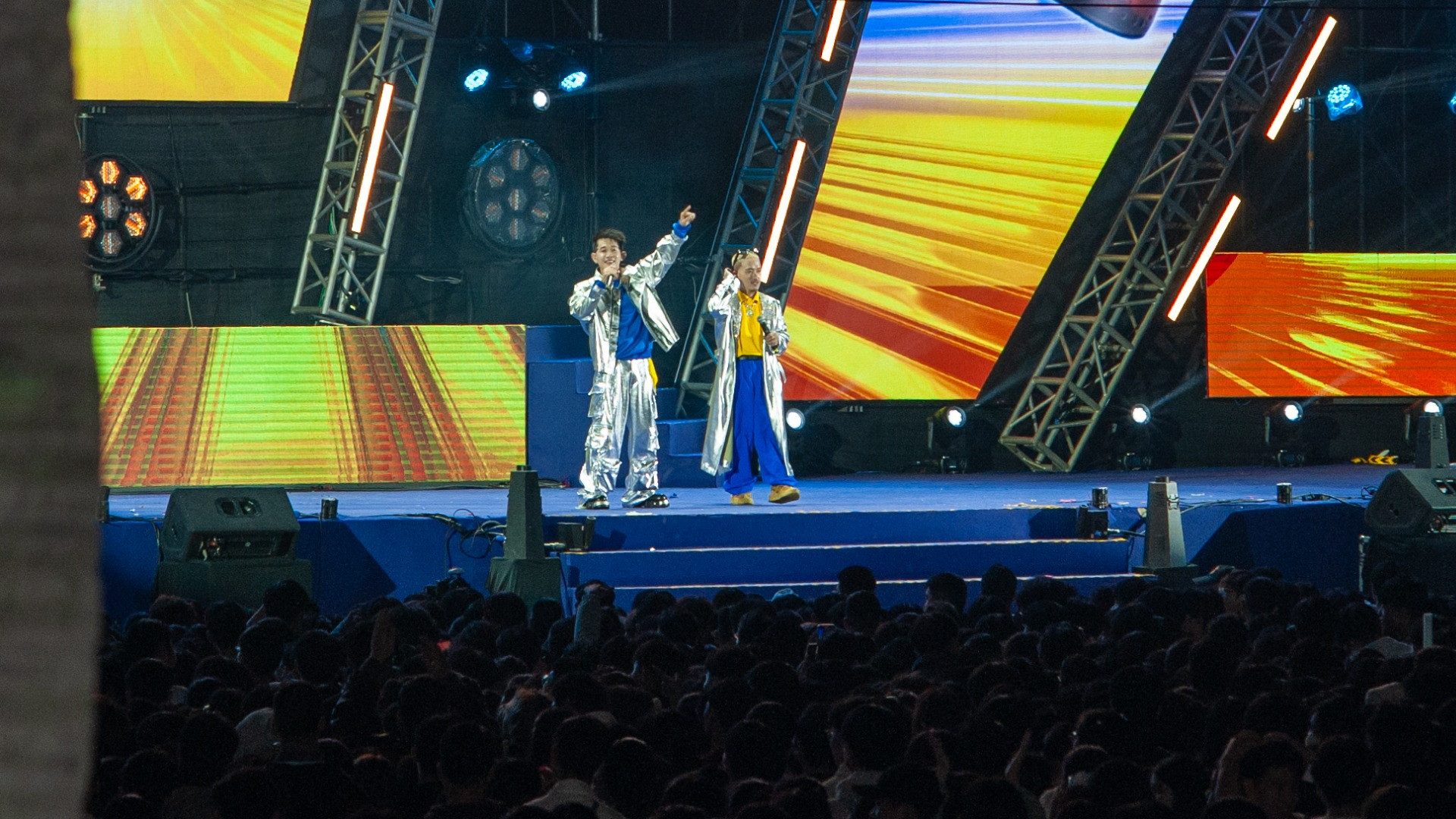 Chương trình có sự góp mặt của nhiều ca sĩ nổi tiếng.