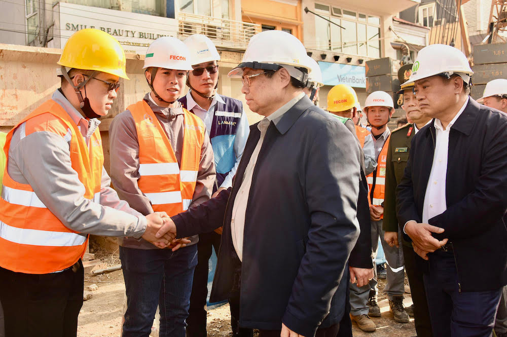 Thủ tướng Phạm Minh Chính đến thăm, động viên, chúc Tết , kiểm tra công tác ứng trực, thi công Ga S12 thuộc Dự án đầu tư xây dựng tuyến đường sắt đô thị Nhổn - Ga Hà Nội.