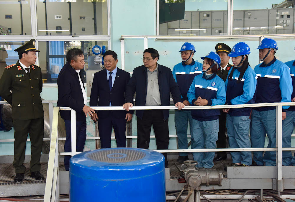 Thủ tướng Phạm Minh Chính kiểm tra công tác bảo đảm nước sinh hoạt của Nhà máy nước Yên Phụ