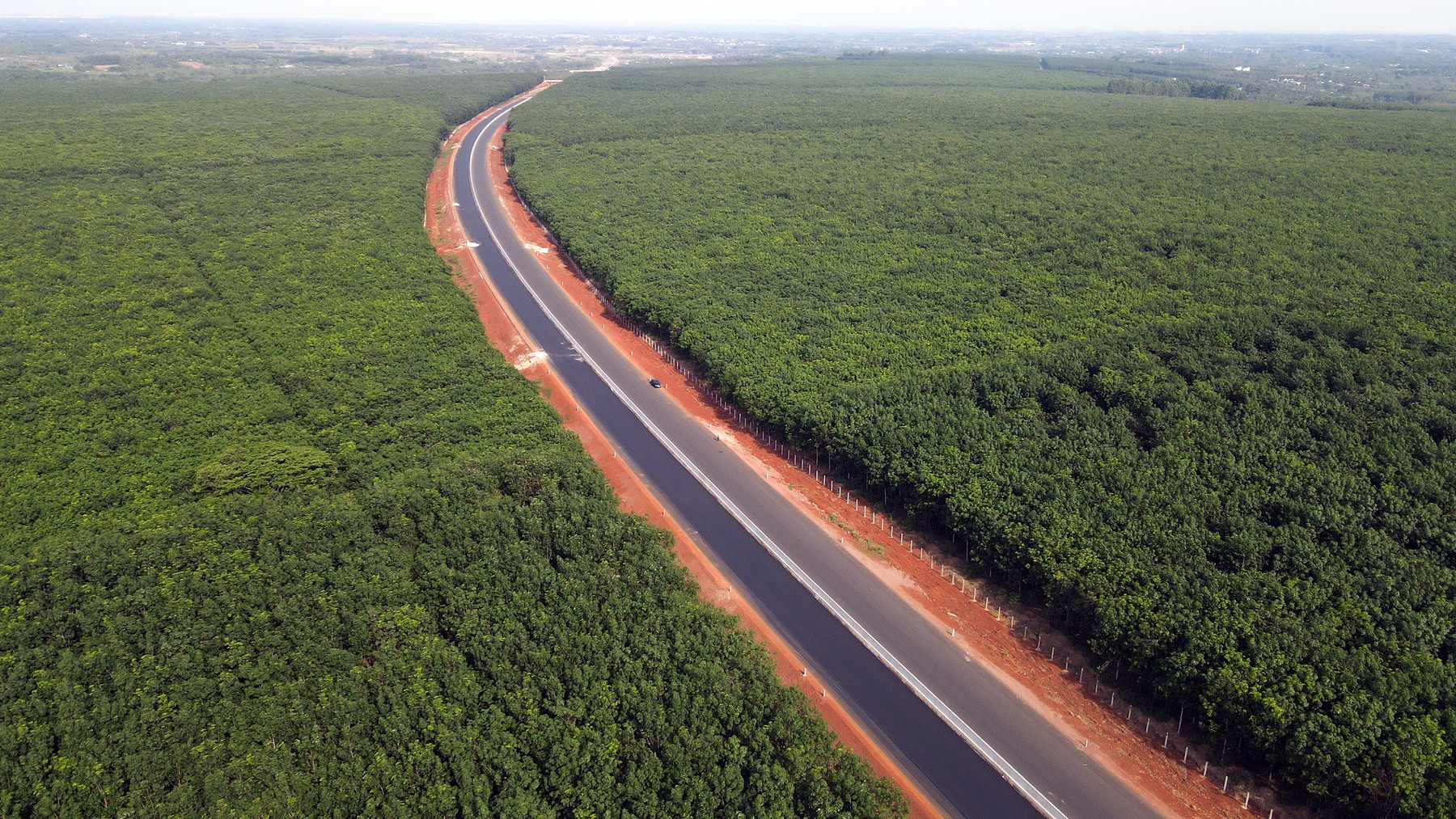 Dự án đầu tư xây dựng đường cao tốc Phan Thiết-Dầu Giây có chiều dài 99km, đi qua địa bàn hai tỉnh Bình Thuận và Đồng Nai. Dự án được khởi công xây dựng vào cuối tháng 9/2020, theo kế hoạch hoàn thành cuối năm 2022, nhưng đến nay vẫn chưa thể đưa vào sử dụng. Dự án đầu tư xây dựng đường cao tốc Phan Thiết-Dầu Giây có chiều dài 99km, đi qua địa bàn hai tỉnh Bình Thuận và Đồng Nai. Dự án được khởi công xây dựng vào cuối tháng 9/2020, theo kế hoạch hoàn thành cuối năm 2022, nhưng đến nay vẫn chưa thể đưa vào sử dụng.