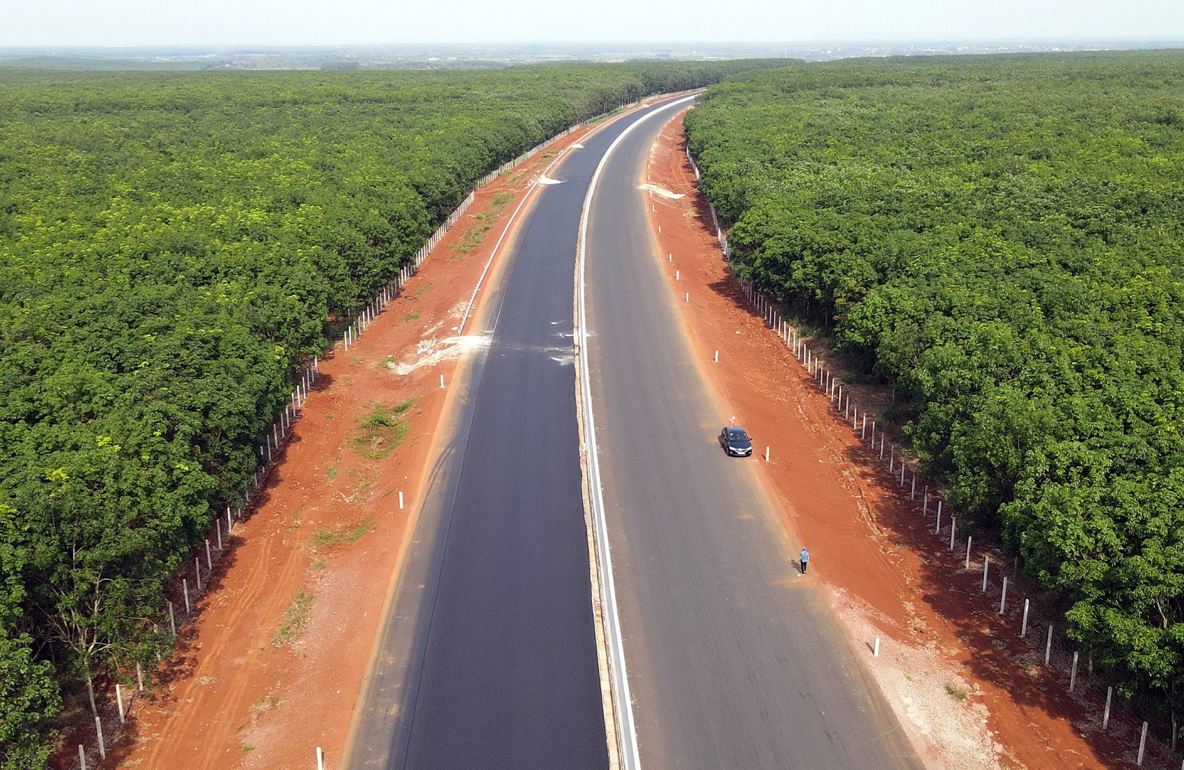 Kiểm tra tiến độ trên công trường thi công dự án Phan Thiết-Dầu Giây, đoạn qua địa phận tỉnh Đồng Nai, Bộ trưởng Giao thông vận tải Nguyễn Văn Thắng từng nhấn mạnh, nếu dự án nào cũng thi công như thế này thì đến bao giờ cả nước mới hoàn thành cao tốc. Kiểm tra tiến độ trên công trường thi công dự án Phan Thiết-Dầu Giây, đoạn qua địa phận tỉnh Đồng Nai, Bộ trưởng Giao thông vận tải Nguyễn Văn Thắng từng nhấn mạnh, nếu dự án nào cũng thi công như thế này thì đến bao giờ cả nước mới hoàn thành cao tốc.