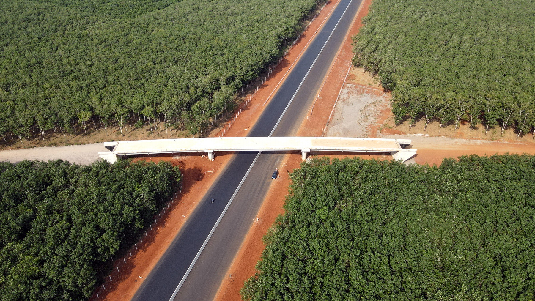 Nguyên nhân chính dẫn đến việc chậm tiến độ của dự án được lý giải là do ảnh hưởng của dịch Covid-19, biến động giá vật liệu và thiếu đất đắp. Nguyên nhân chính dẫn đến việc chậm tiến độ của dự án được lý giải là do ảnh hưởng của dịch Covid-19, biến động giá vật liệu và thiếu đất đắp.