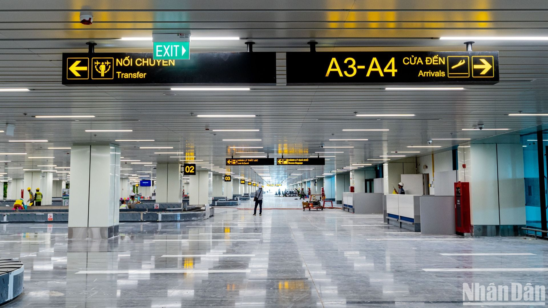 Tầng dưới là khu ga đến và nơi lấy hành lý của hành khách. Khu vực này đã lắp đặt cơ bản trần, lát gạch, bảng chỉ dẫn, băng chuyền.