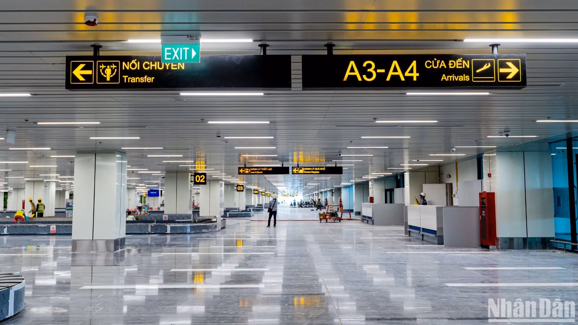 Tầng dưới là khu ga đến và nơi lấy hành lý của hành khách. Khu vực này đã lắp đặt cơ bản trần, lát gạch, bảng chỉ dẫn, băng chuyền.