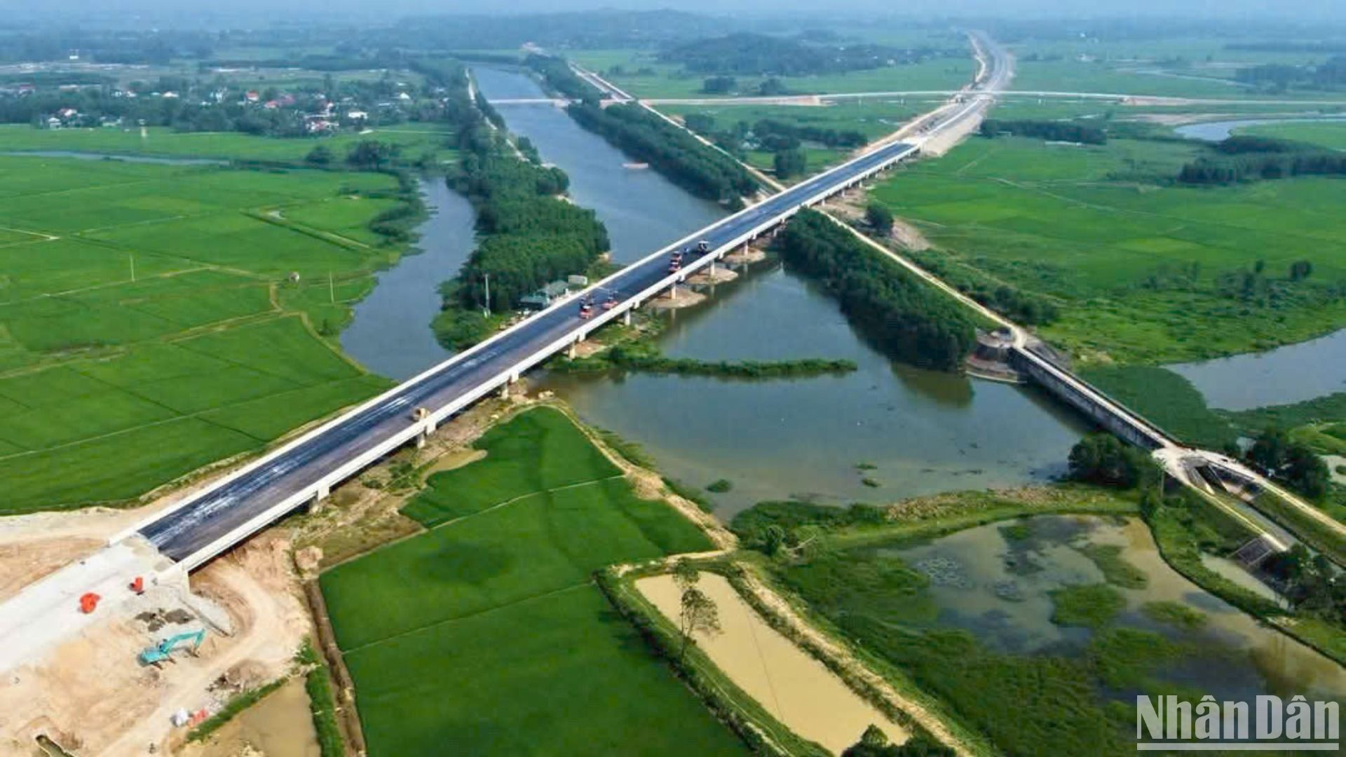 Các cây cầu lớn như cầu vượt kênh dẫn nước hồ Kẻ Gỗ, cầu Kỳ Tân, cầu Kỳ Văn đều vượt tiến độ so với yêu cầu.