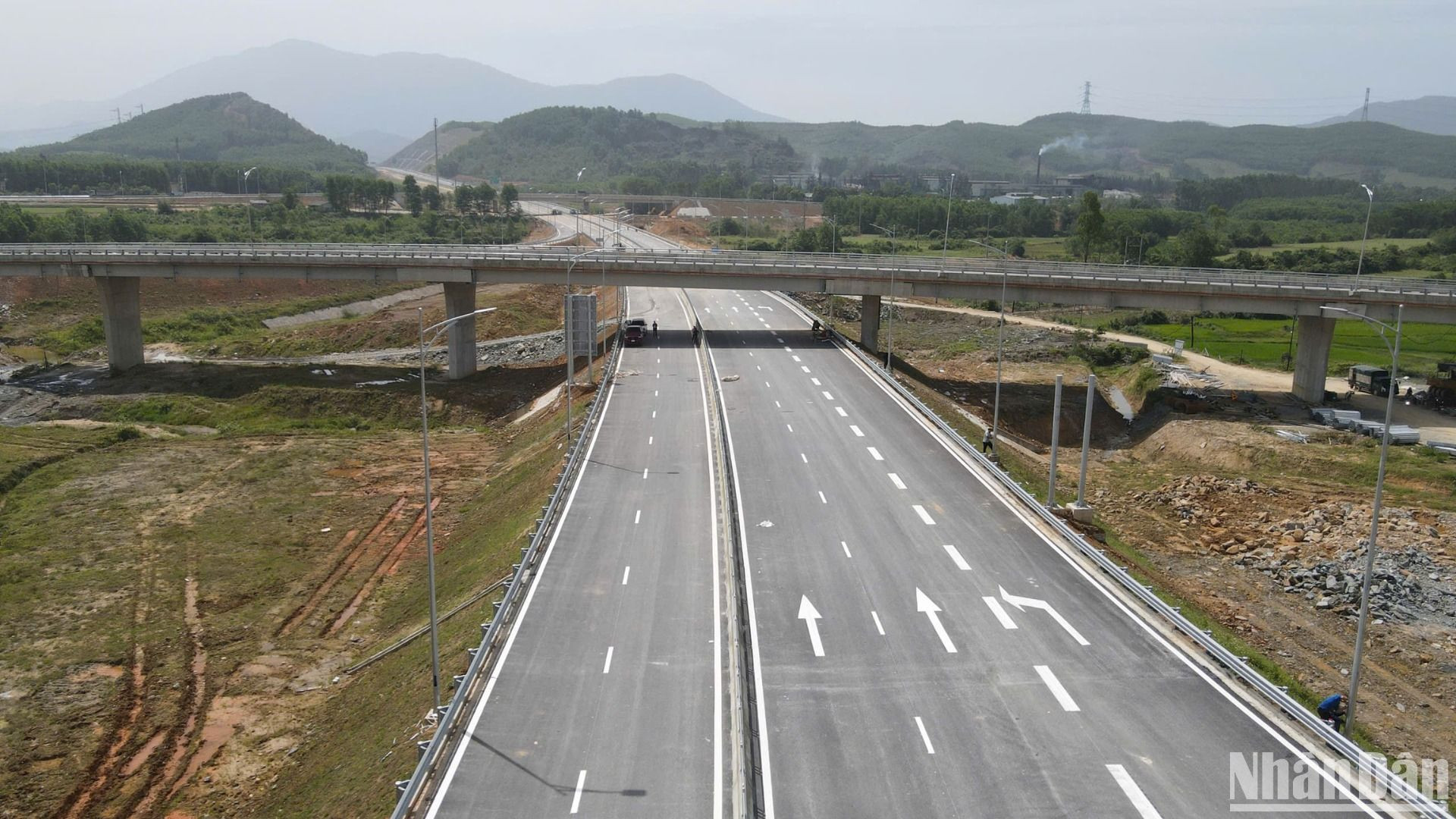 Dự án thành phần đoạn Hàm Nghi-Vũng Áng được khởi công ngày 10/2/2023 được Doanh nghiệp xây dựng Xuân Trường thi công hoàn thành tới nay đã đạt 95% khối lượng thiết kế.