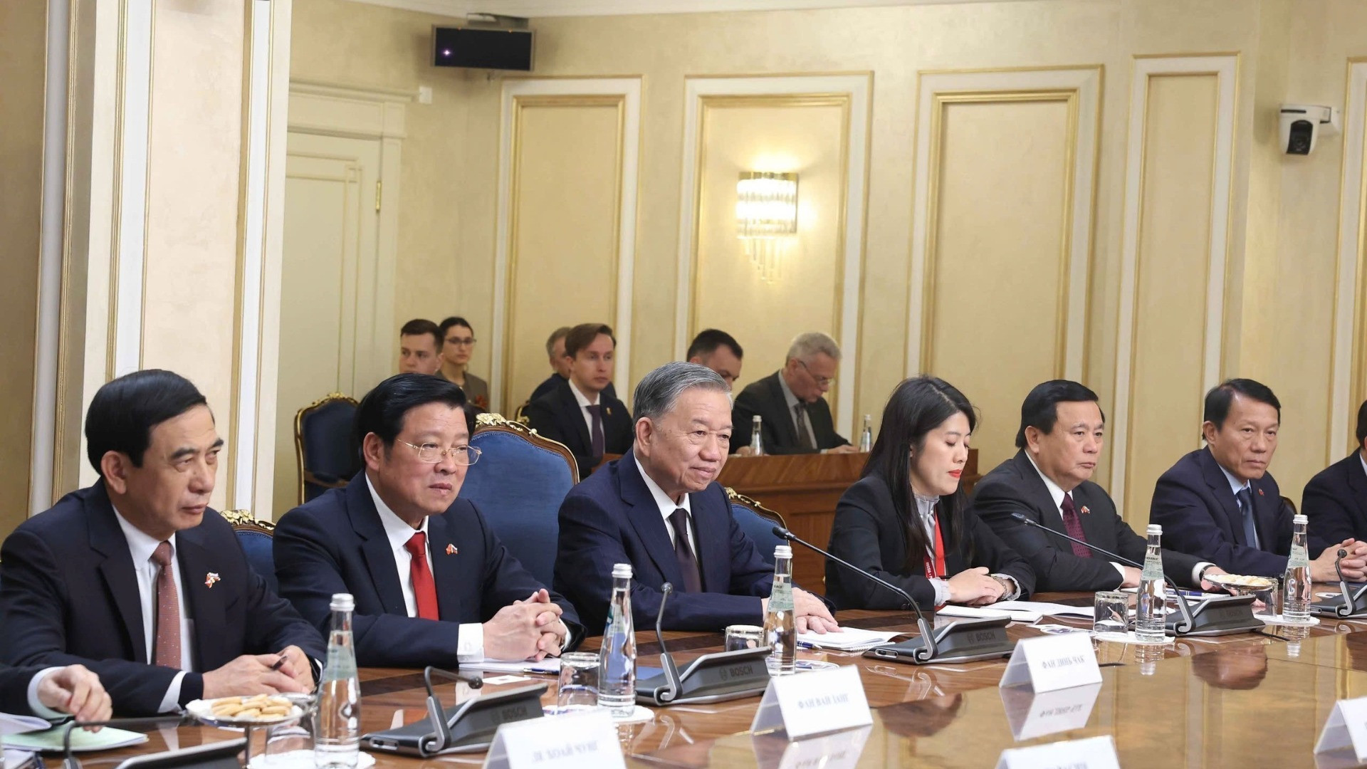 Tổng Bí thư Tô Lâm và đoàn Việt Nam tại cuộc hội kiến Chủ tịch Hội đồng Liên bang, Quốc hội Liên bang Nga Valentina Matviyenko. (Ảnh: Thống Nhất/TTXVN)