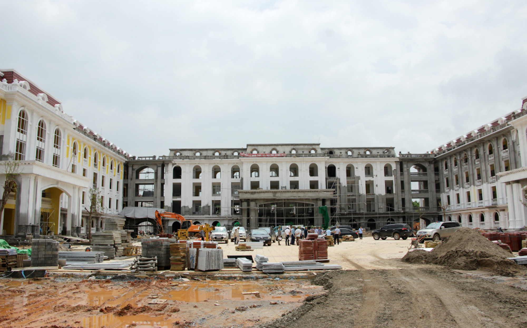 Dự án Trường trung học cơ sở và trung học phổ thông Quảng La phấn đấu hoàn thành trước năm học mới.