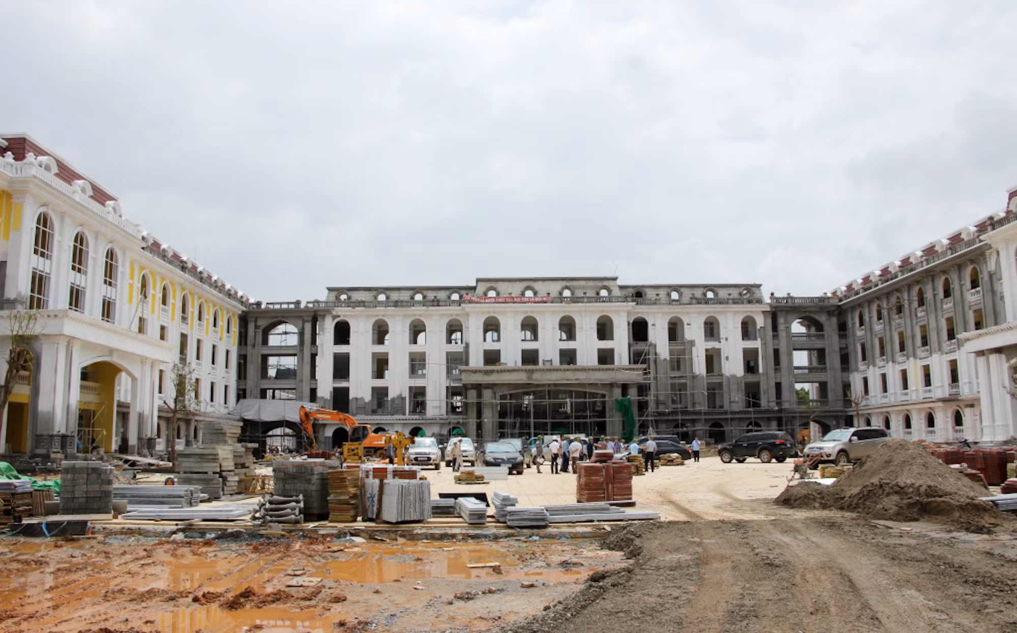Dự án Trường trung học cơ sở và trung học phổ thông Quảng La phấn đấu hoàn thành trước năm học mới.